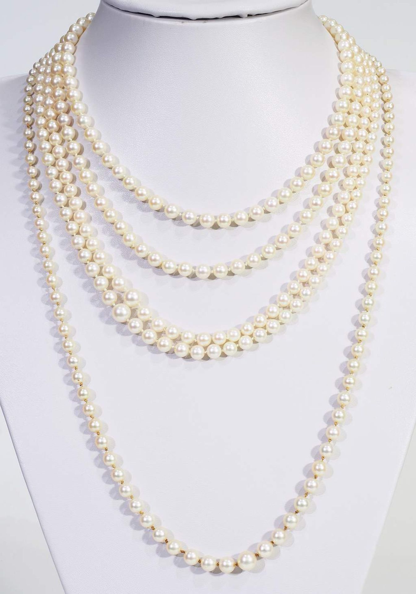 Drei verschiedene Akoja-PerlenkettenDrei verschiedene Akoja-Perlenketten. 1) Endlose Kette, Perlen Ø - Bild 2 aus 6