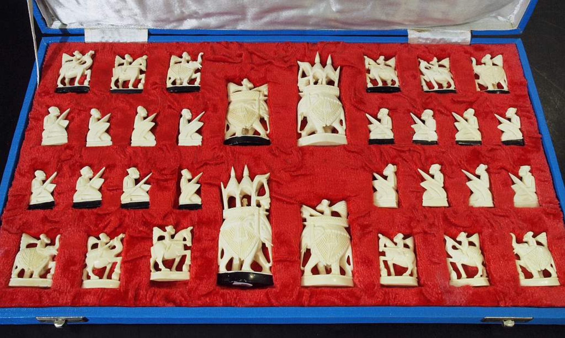 Elfenbein Schachspiel "Alt Indien" komplett im Koffer. Elfenbein Schachspiel "Alt Indien" komplett - Bild 2 aus 8