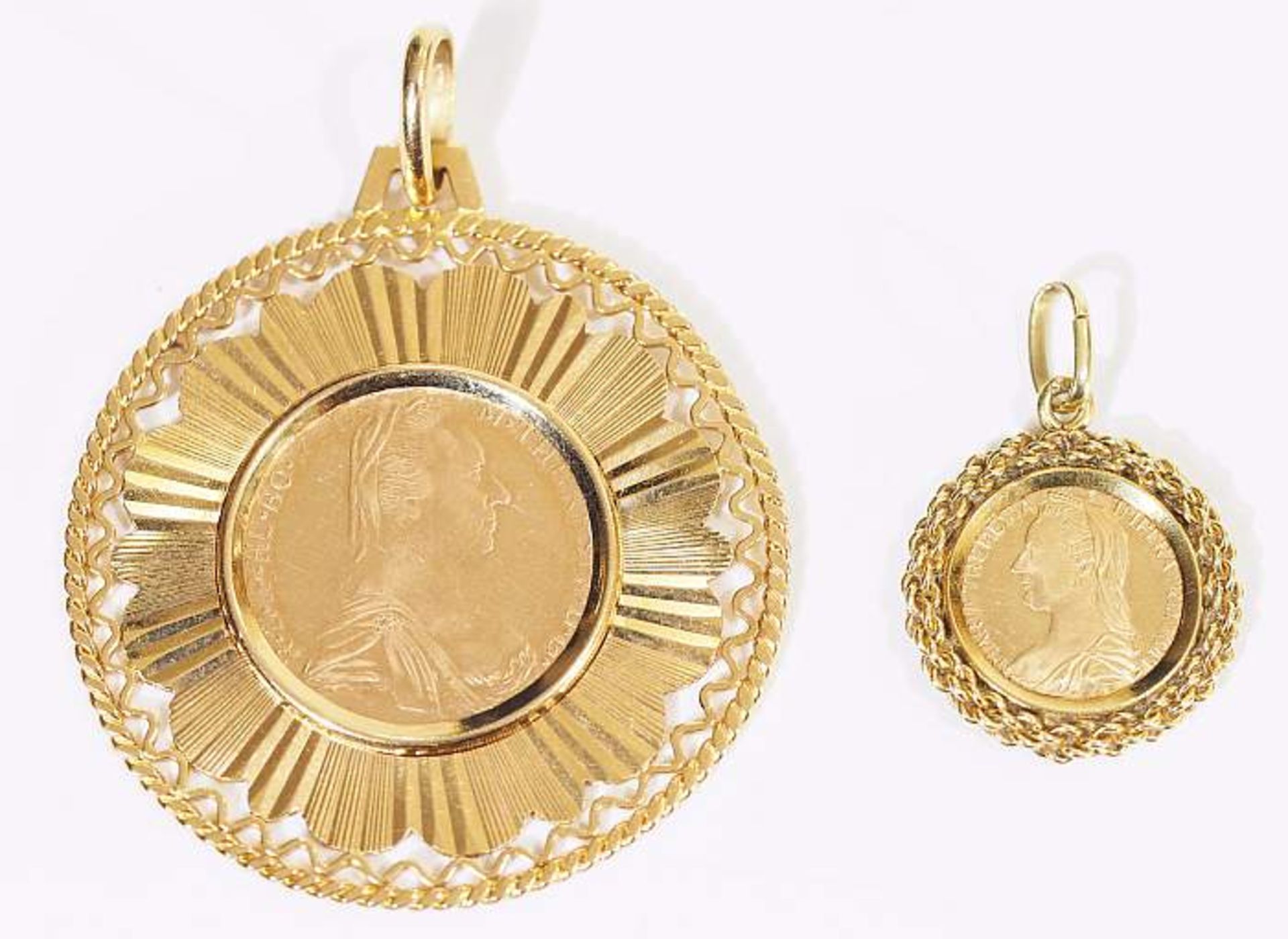 Zwei Münz-Anhänger/Medaille, 585er Gelbgold. 1) Neuprägung Medaille Maria Maria Theresia-Thaler