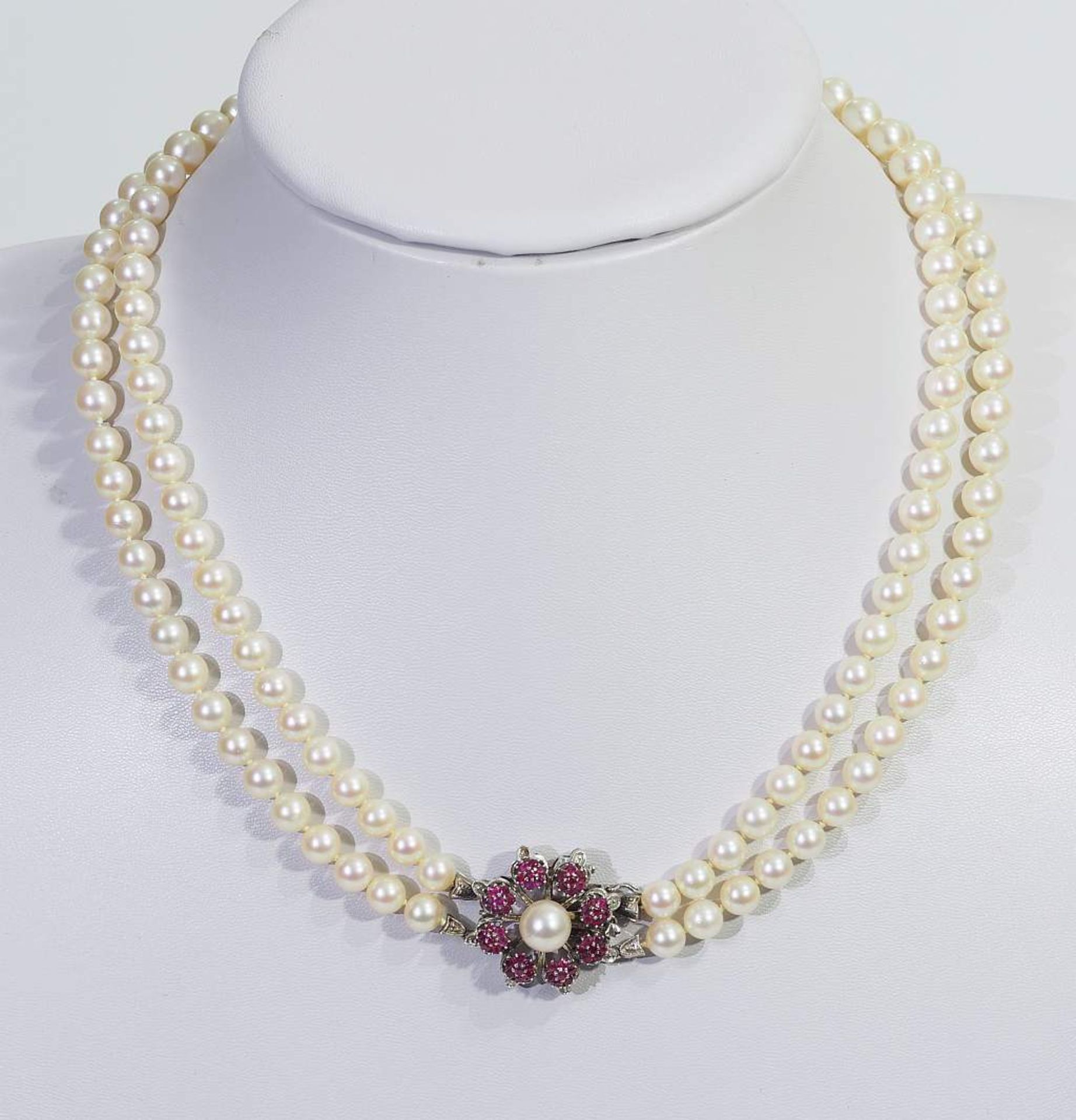 Zweireihige Akoja-Perlenkette mit Schmuckverschluß Zweireihige Akoja-Perlenkette, ca. insgesamt 61 - Bild 2 aus 7