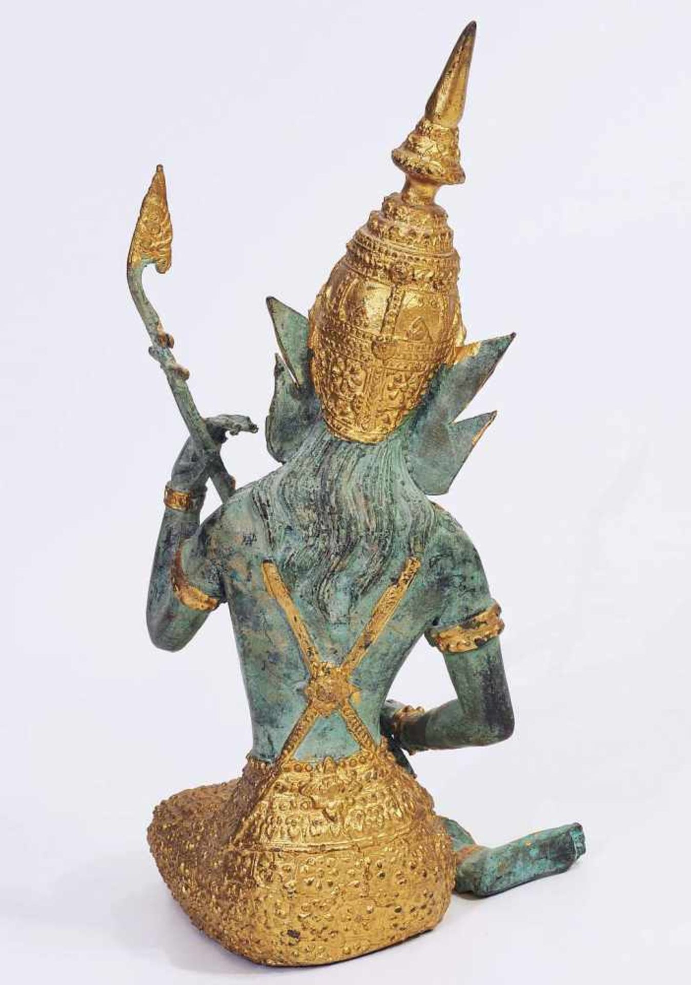 Kniende Tempeltänzerin, musizierend. Kniende Tempeltänzerin, musizierend. Thailand, 20. Jahrhundert. - Bild 4 aus 5