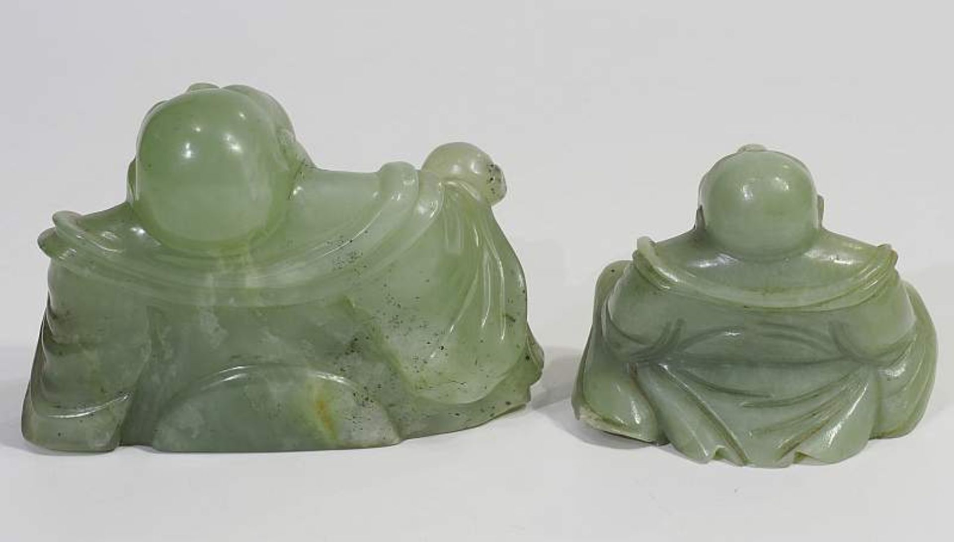 Kleine Buddha-Sammlung.Kleine Buddha-Sammlung. Jade ? oder seladon farbenes Serpentin ?. Insgesamt - Bild 3 aus 6