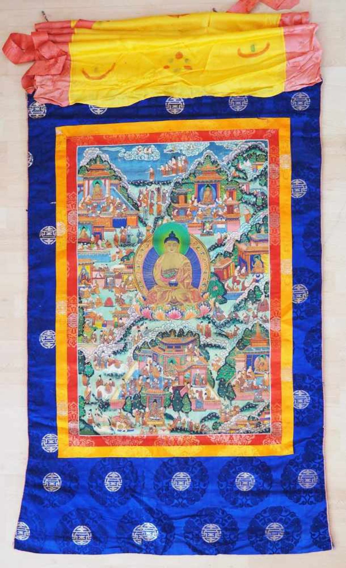 Thangka mit verschiedenen Buddha-Darstellungen und Vorhang. Thangka mit verschiedenen Buddha- - Bild 2 aus 8