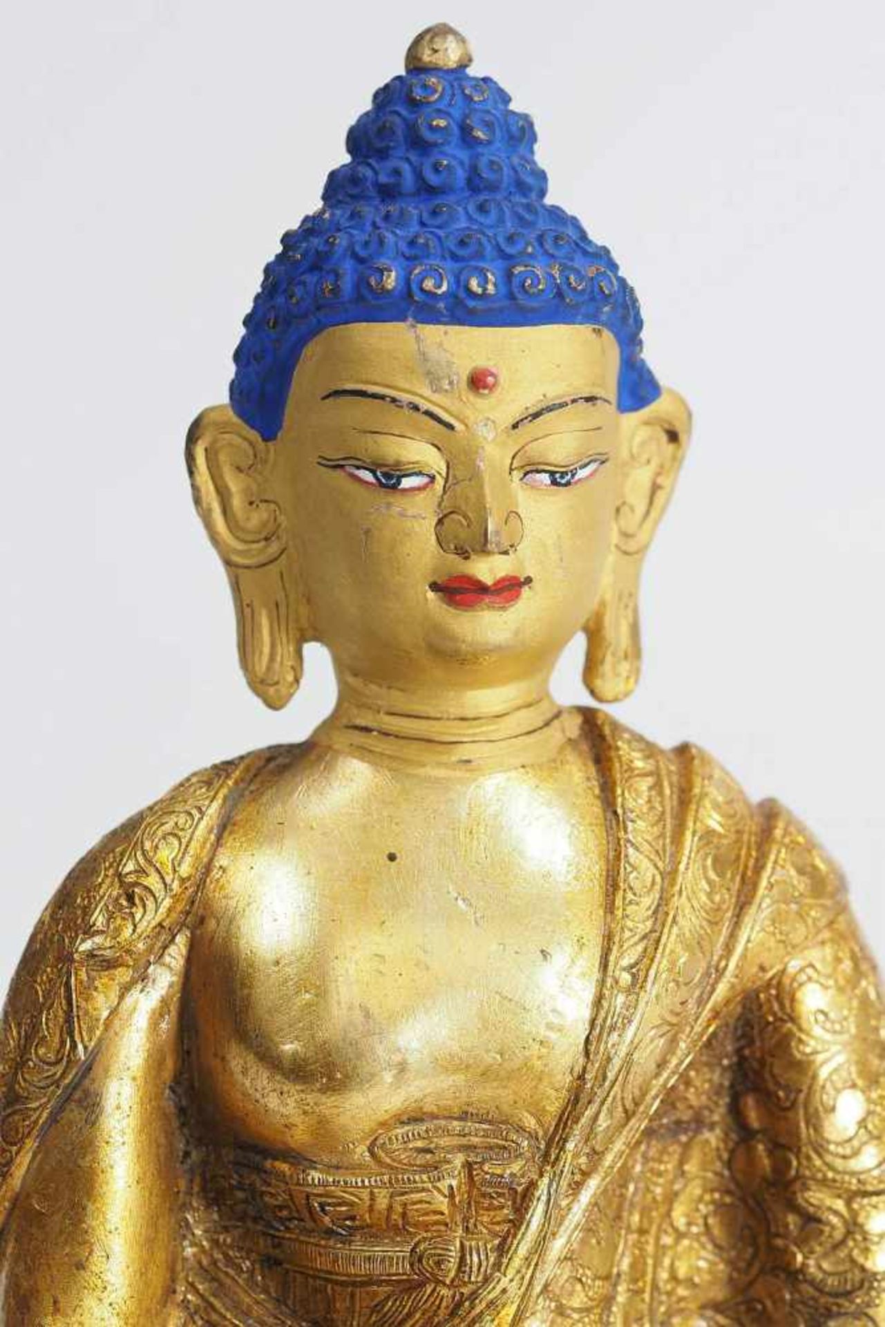 Buddha in Mönchskleidung.Buddha in Mönchskleidung. 19. Jahrhundert. Bronze feuervergoldet, das - Image 7 of 7