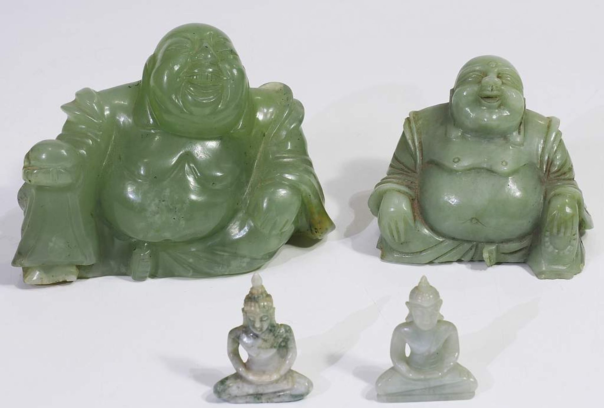 Kleine Buddha-Sammlung.Kleine Buddha-Sammlung. Jade ? oder seladon farbenes Serpentin ?. Insgesamt - Bild 2 aus 6