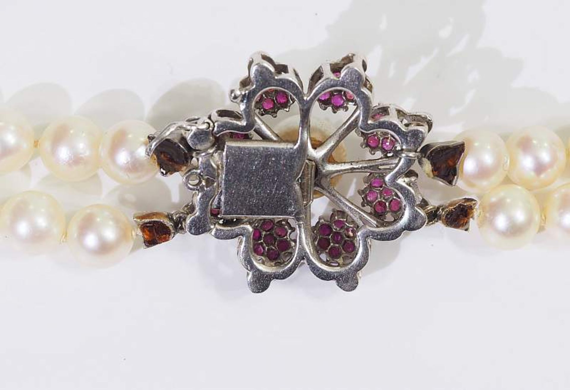 Zweireihige Akoja-Perlenkette mit Schmuckverschluß Zweireihige Akoja-Perlenkette, ca. insgesamt 61 - Bild 6 aus 7