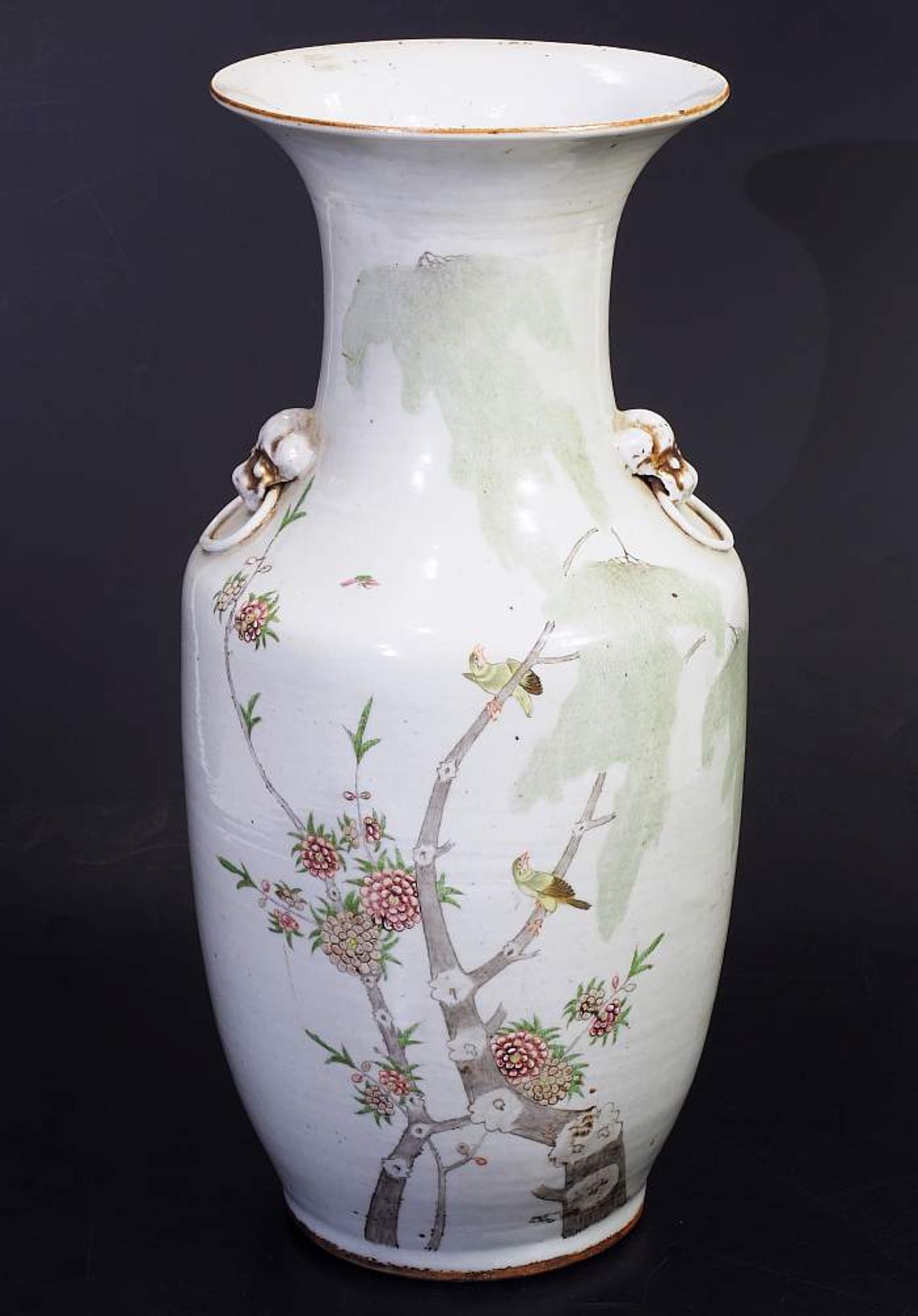 Vase China, um 1900Vase China, um 1900. Balusterform mit Trompetenhals, seitlich Tierkopfhandhaben