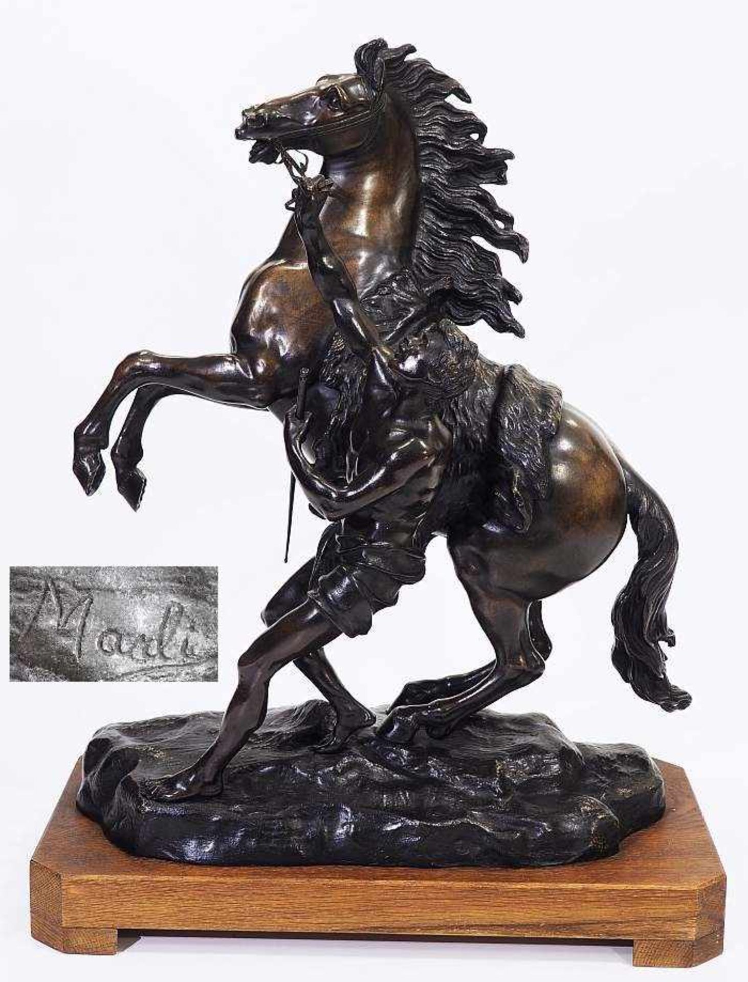 Der Pferdebändiger.Der Pferdebändiger, imposante Skulptur nach dem Vorbild der Marly Pferde von 1745