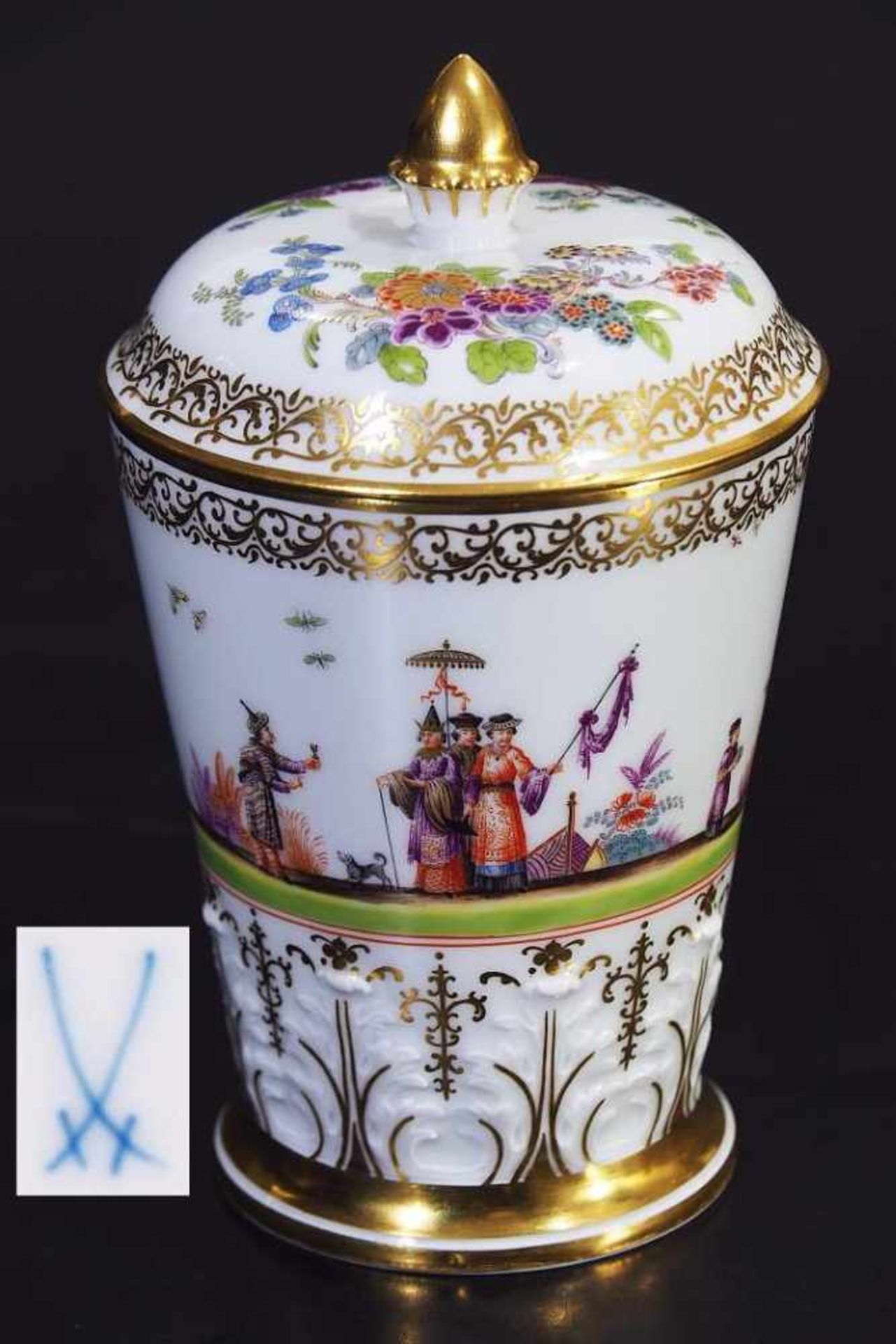 Deckelpokal mit Chinoiserien. Deckelpokal mit Chinoiserien. MEISSEN nach 1954, 1. Wahl. Seltener