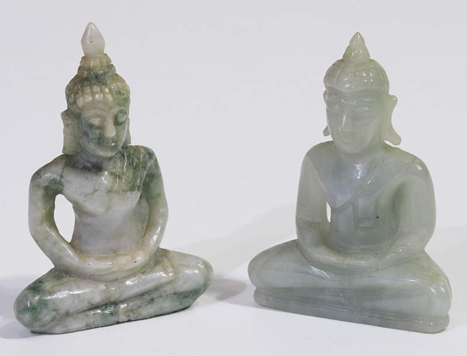 Kleine Buddha-Sammlung.Kleine Buddha-Sammlung. Jade ? oder seladon farbenes Serpentin ?. Insgesamt - Bild 4 aus 6