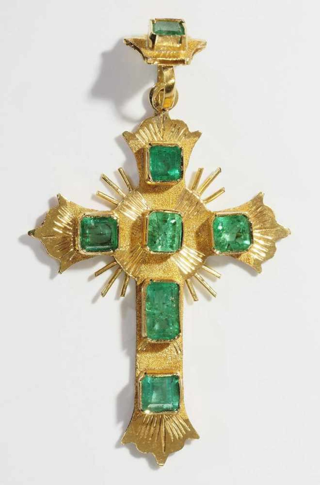 Anhänger "Kreuz". 750er Gelbgold , besetzt mit Smaragden. Anhänger "Kreuz". 750er Gelbgold , besetzt - Image 2 of 5