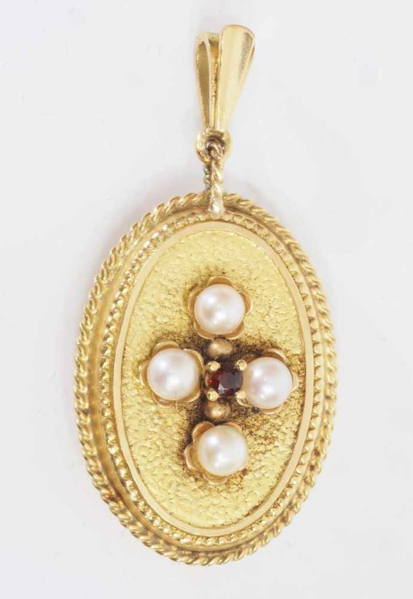 Medaillon mit Perlen und Granat. Medaillon mit Perlen und Granat. 750er Gelbgold. Ovale Form, zum - Image 2 of 6