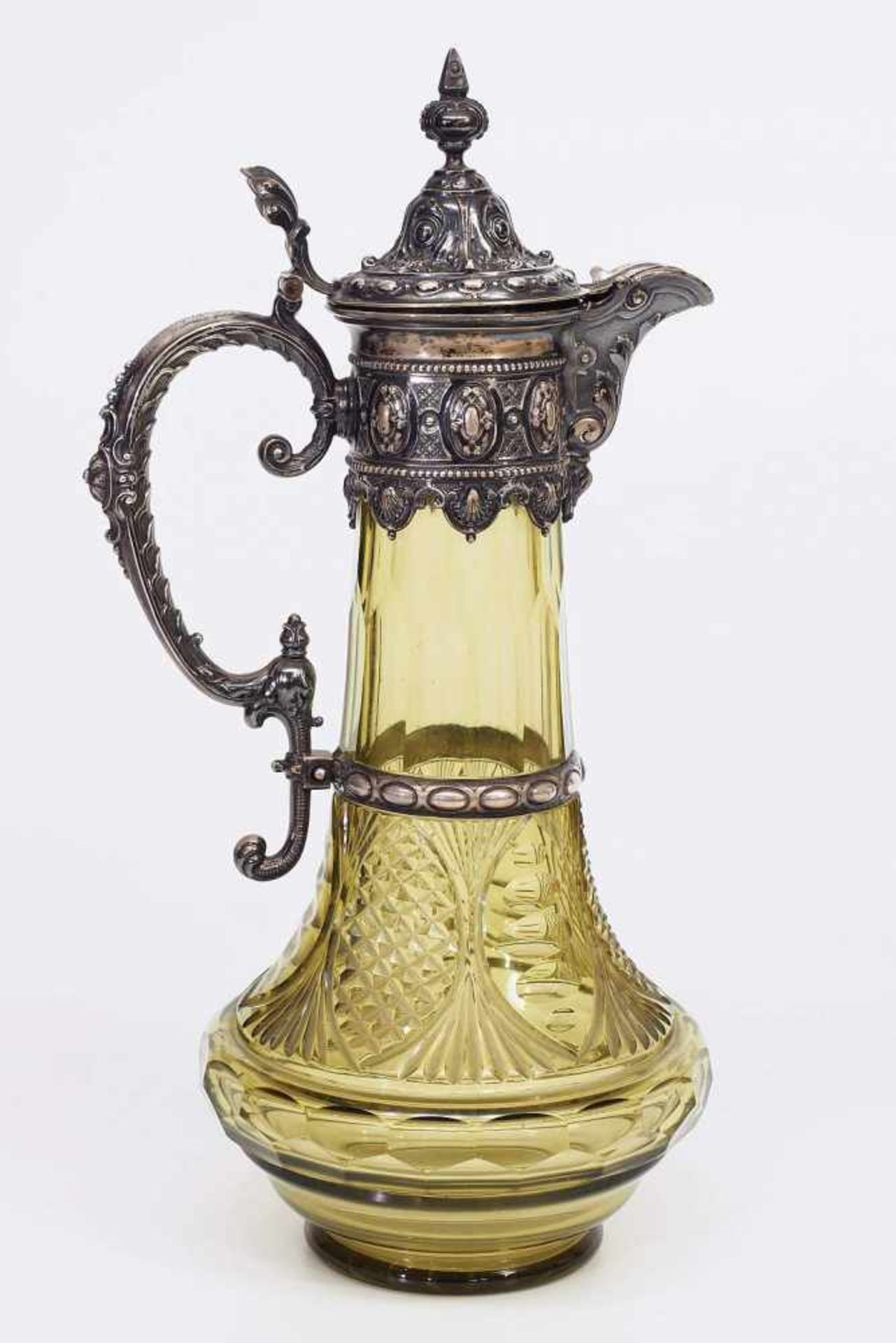 Historismus Karaffe mit üppiger 800er Silbermontierung, innen vergoldet.Historismus Karaffe mit - Bild 3 aus 6