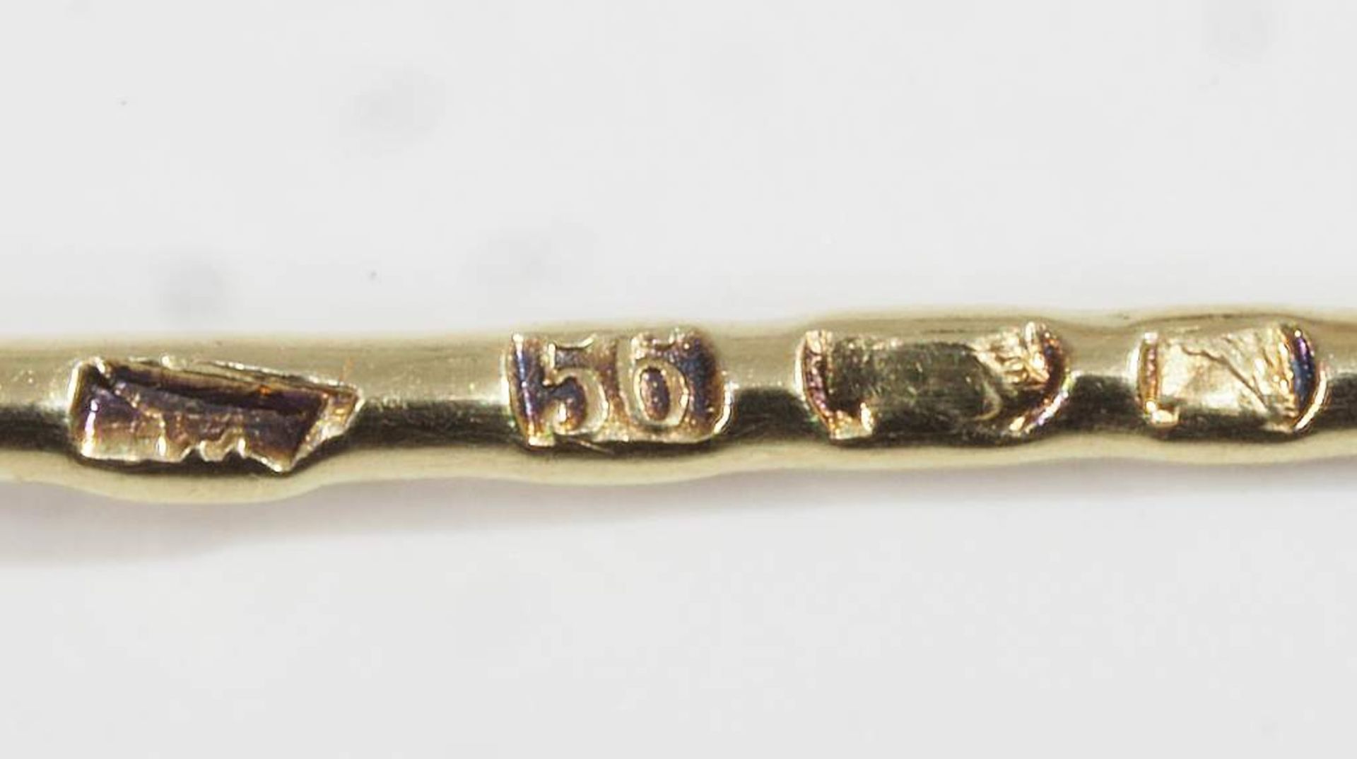 Stabbrosche. Fingerhut. 1) Stabbrosche, 585er Gelbgold, mit 3 kleinen Diamanten, ca. 0,10 ct., Länge - Image 6 of 7