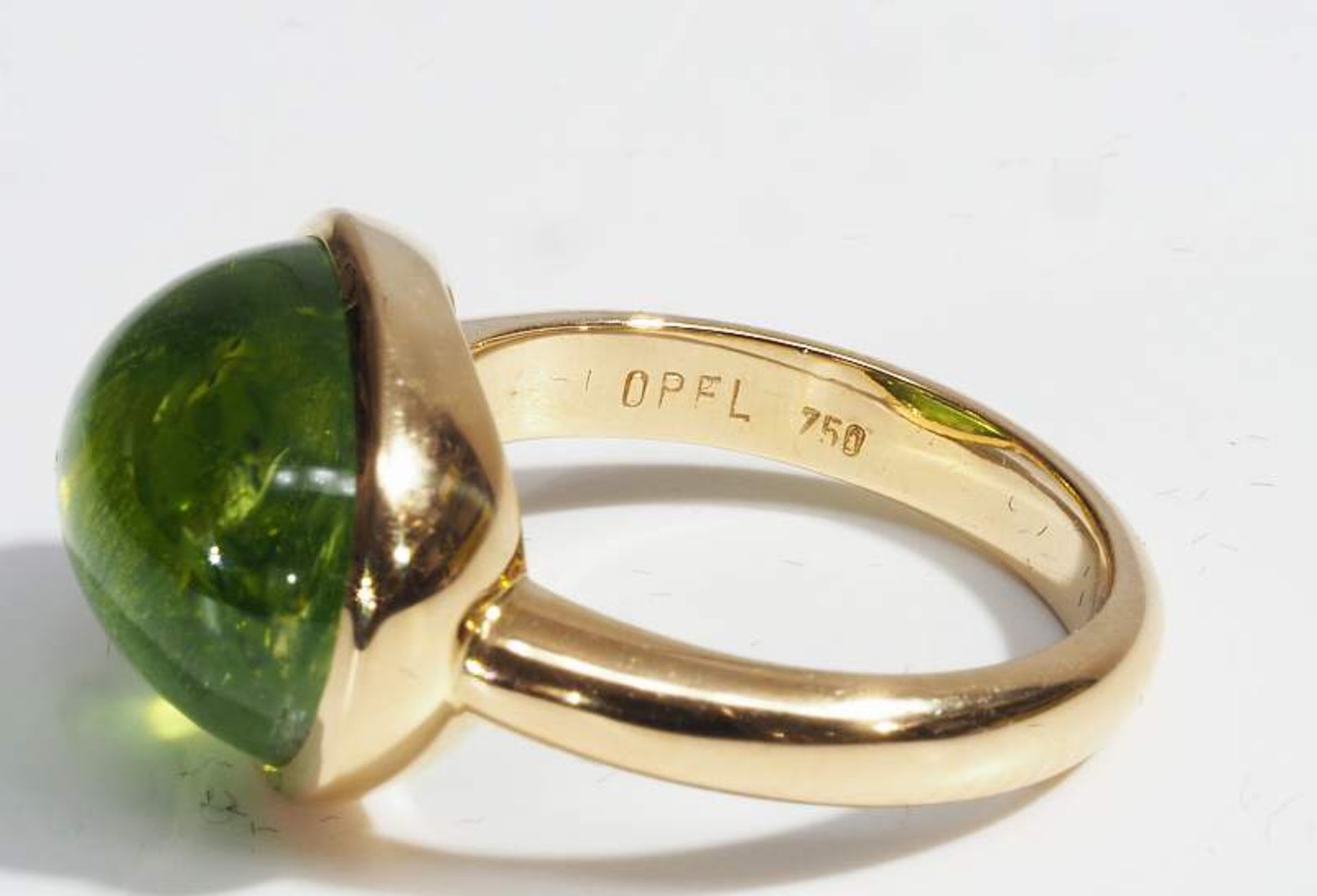 Ring mit Peridot.Ring mit Peridot. 750er Gelbgold. Peridot Cabochon ca. 12,41 ct., Ringgröße 54. - Image 5 of 7