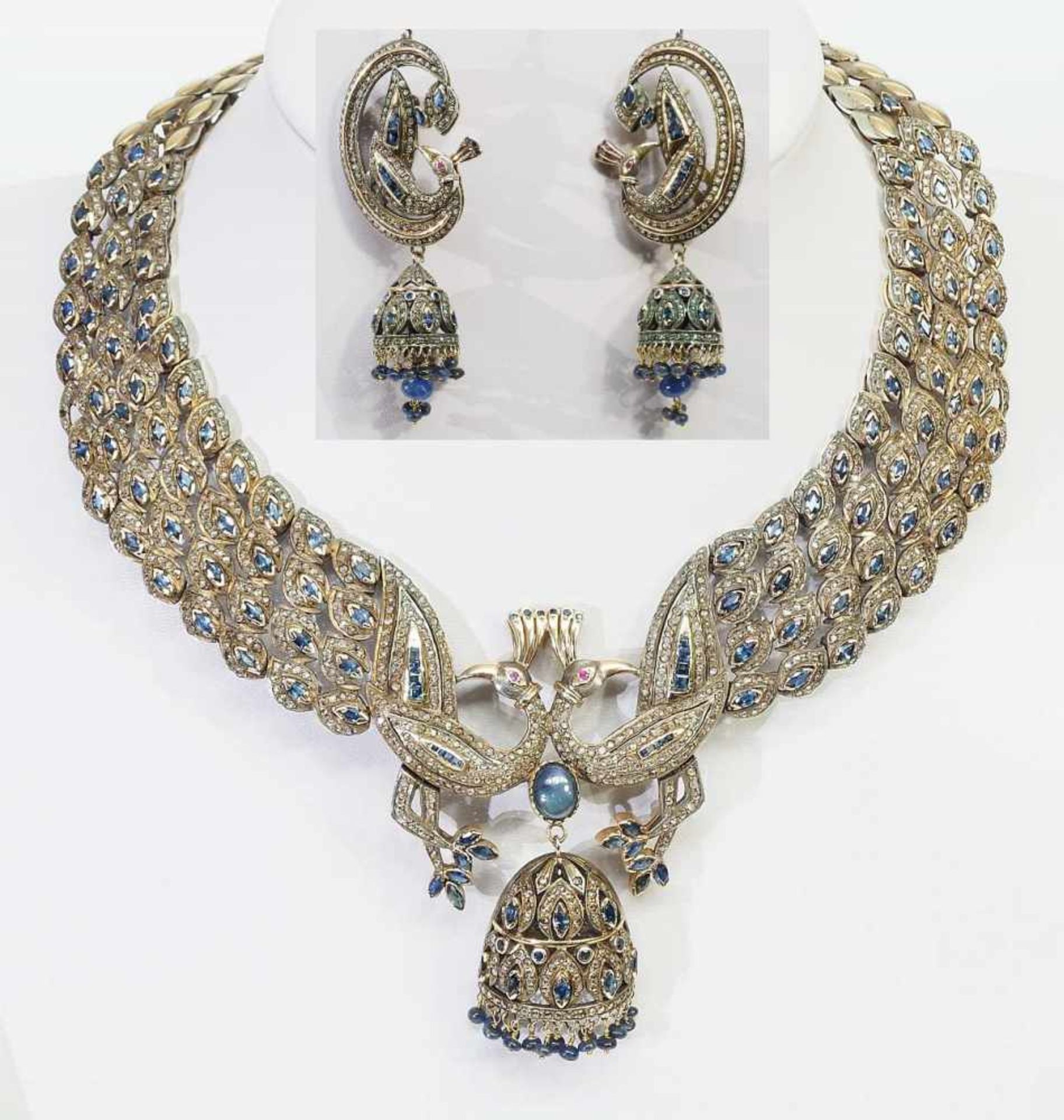 Prunkvolles Collier, dazu passend ein Paar Ohrgehänge, Indien um 1920. Prunkvolles Collier, dazu - Image 2 of 6