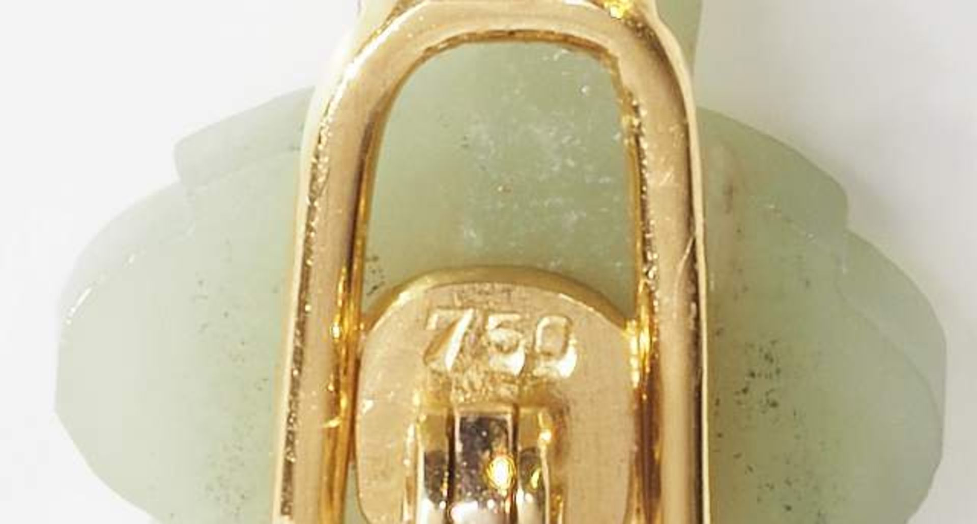 Brosche mit Jadeit und Brillanten. Brosche mit Jadeit und Brillanten. 750er Gelbgold. Brosche mit - Image 6 of 6