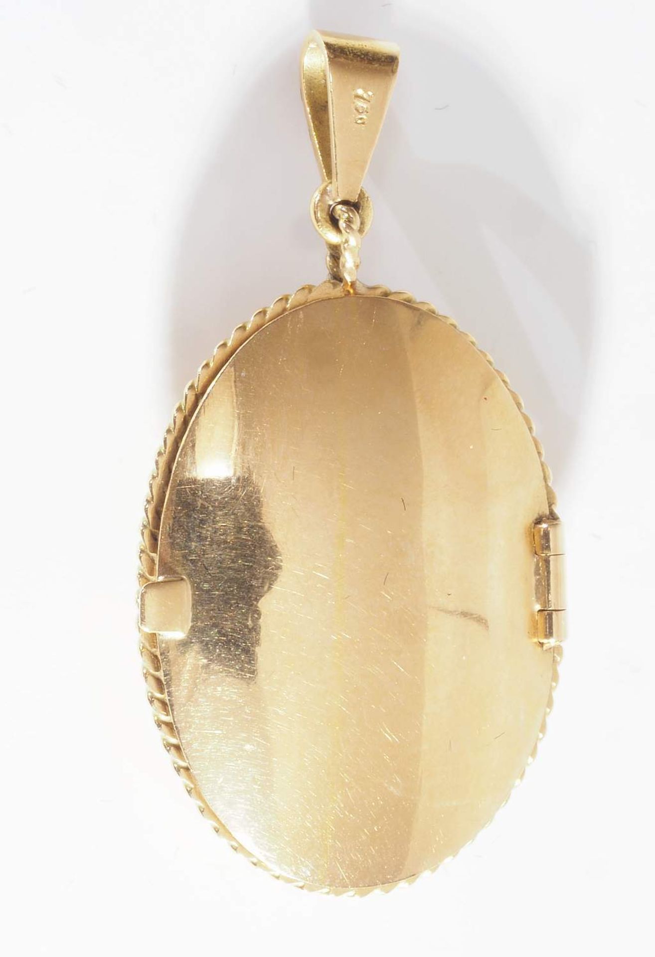 Medaillon mit Perlen und Granat. Medaillon mit Perlen und Granat. 750er Gelbgold. Ovale Form, zum - Image 3 of 6