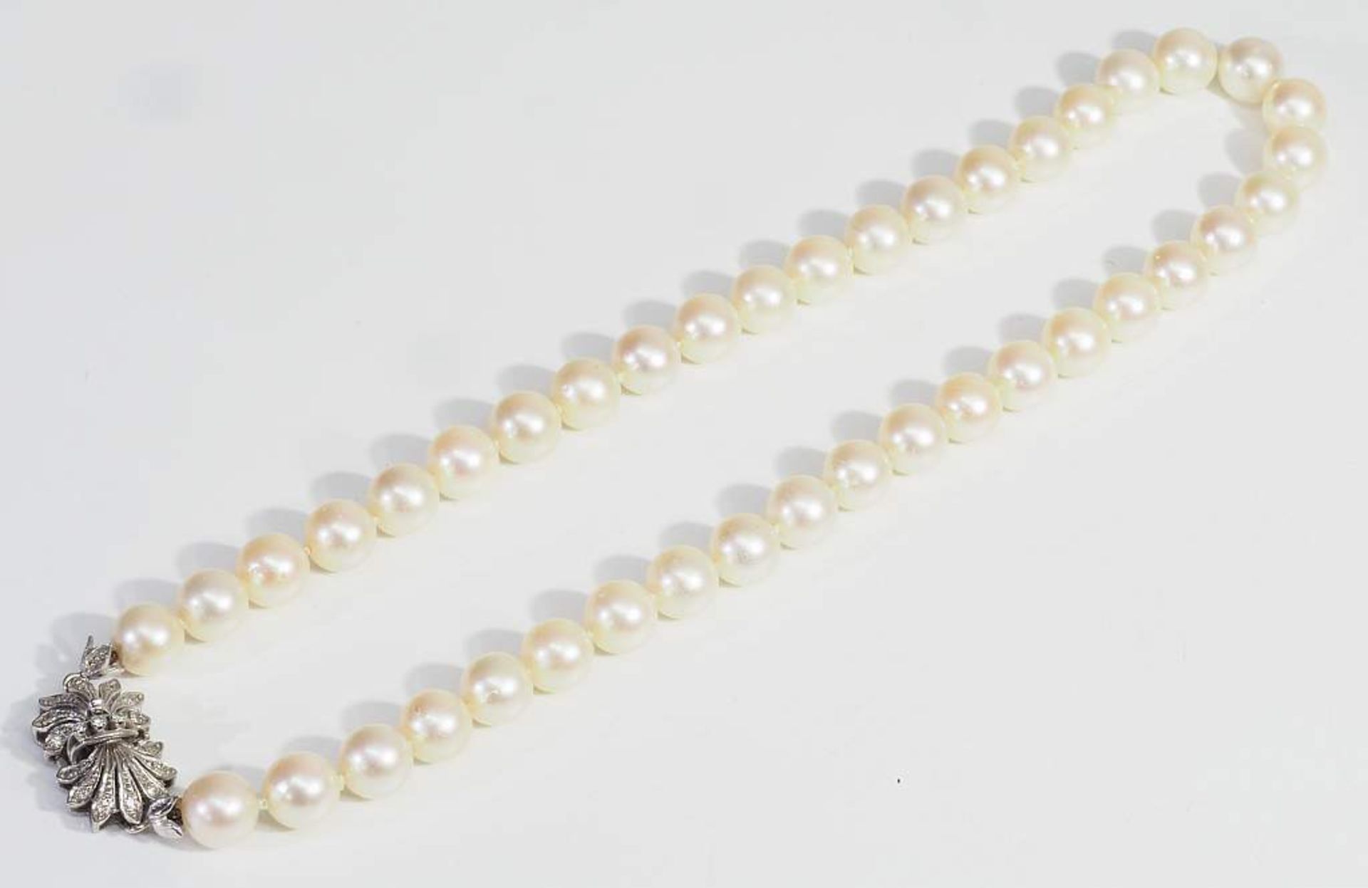 Akoja-Zucht-Perlenkette. Akoja-Zucht-Perlenkette, Schmuckverschluß 750er Weißgold mit Diamanten. - Image 5 of 6