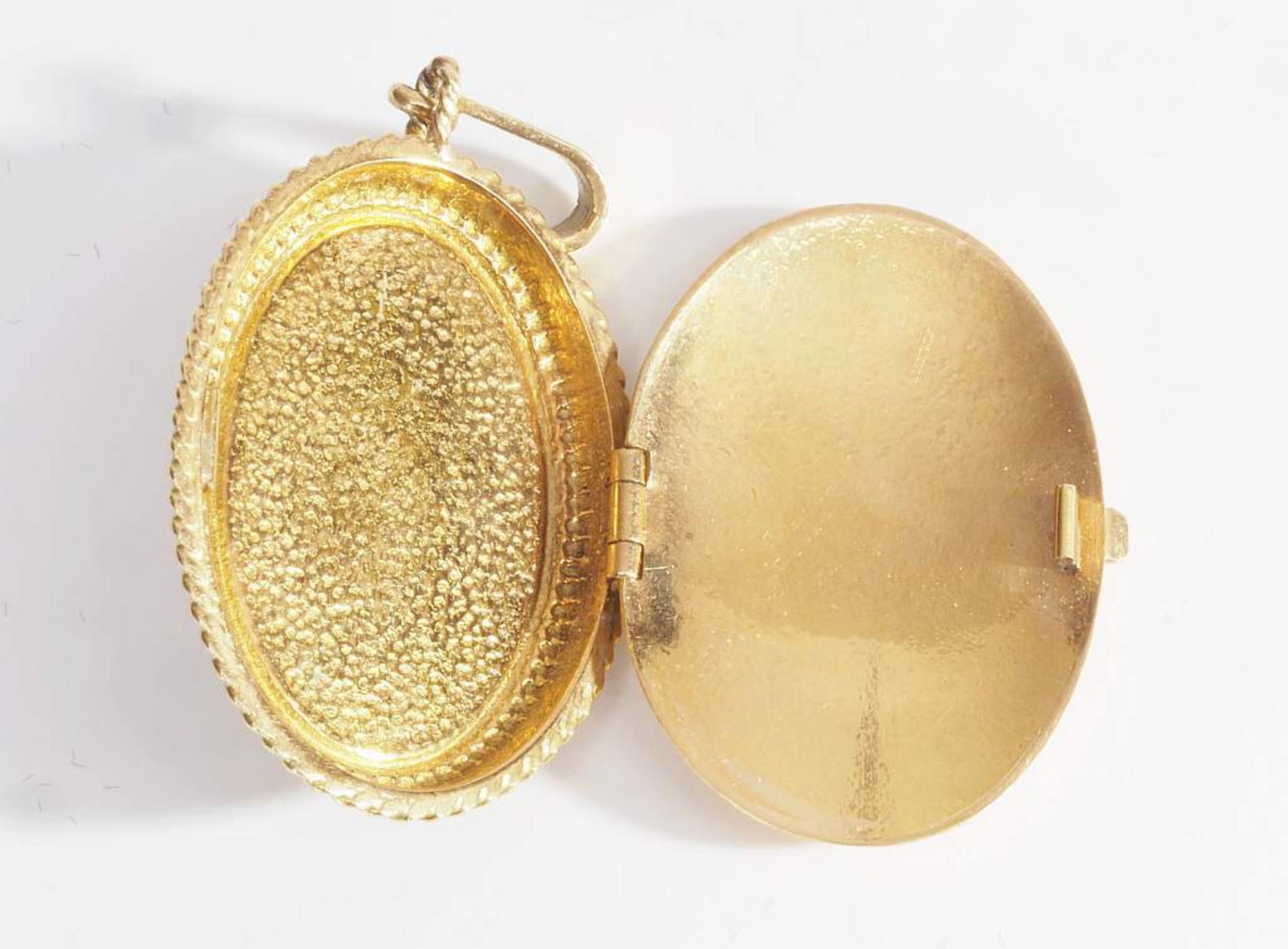 Medaillon mit Perlen und Granat. Medaillon mit Perlen und Granat. 750er Gelbgold. Ovale Form, zum - Image 4 of 6