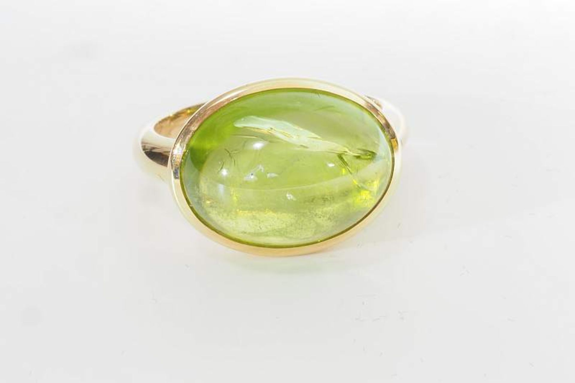 Ring mit Peridot.Ring mit Peridot. 750er Gelbgold. Peridot Cabochon ca. 12,41 ct., Ringgröße 54. - Image 3 of 7