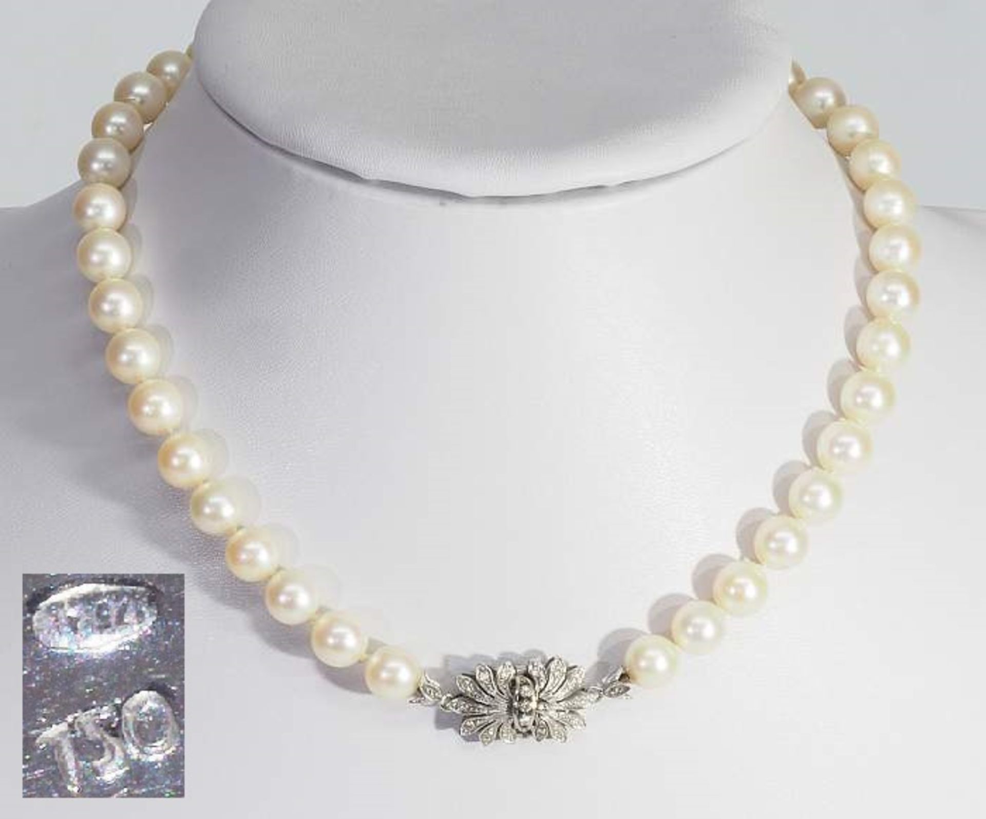 Akoja-Zucht-Perlenkette. Akoja-Zucht-Perlenkette, Schmuckverschluß 750er Weißgold mit Diamanten.