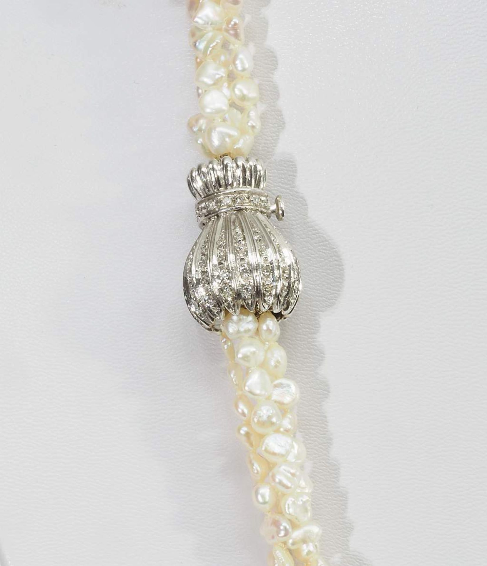 Keshi /Süsswasser-Perlenkette in weiß mit vier Strängen. Keshi /Süsswasser-Perlenkette in weiß mit - Bild 4 aus 7