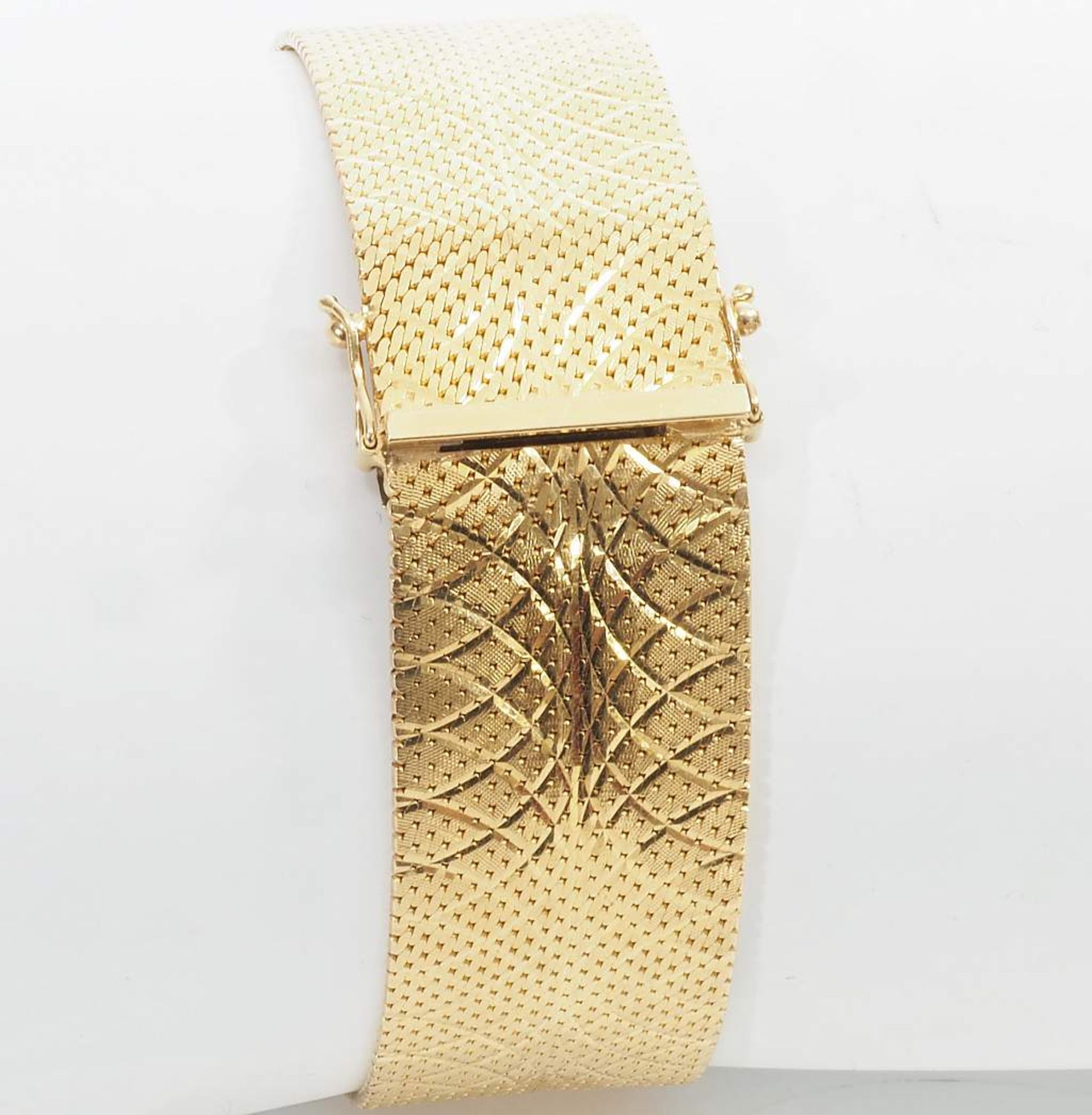 Klassissches Armband. Klassissches Armband. 750er Gelbgold, beidseitig fein strukturiert. - Image 3 of 6