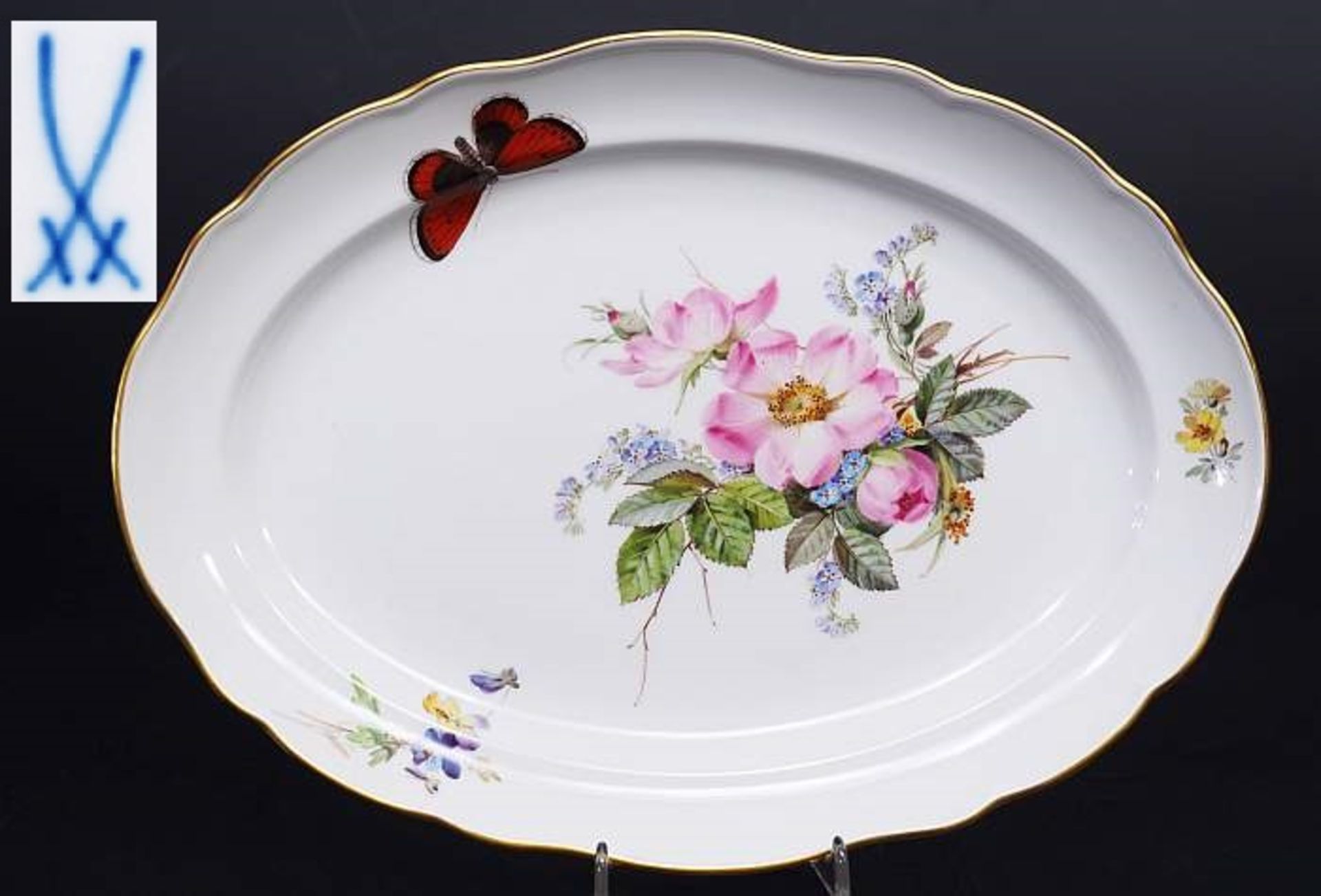 Speiseplatte. MEISSEN.Speiseplatte. MEISSEN nach 1954, 1. Wahl. Farbige Blumenbemalung mit Bukett,