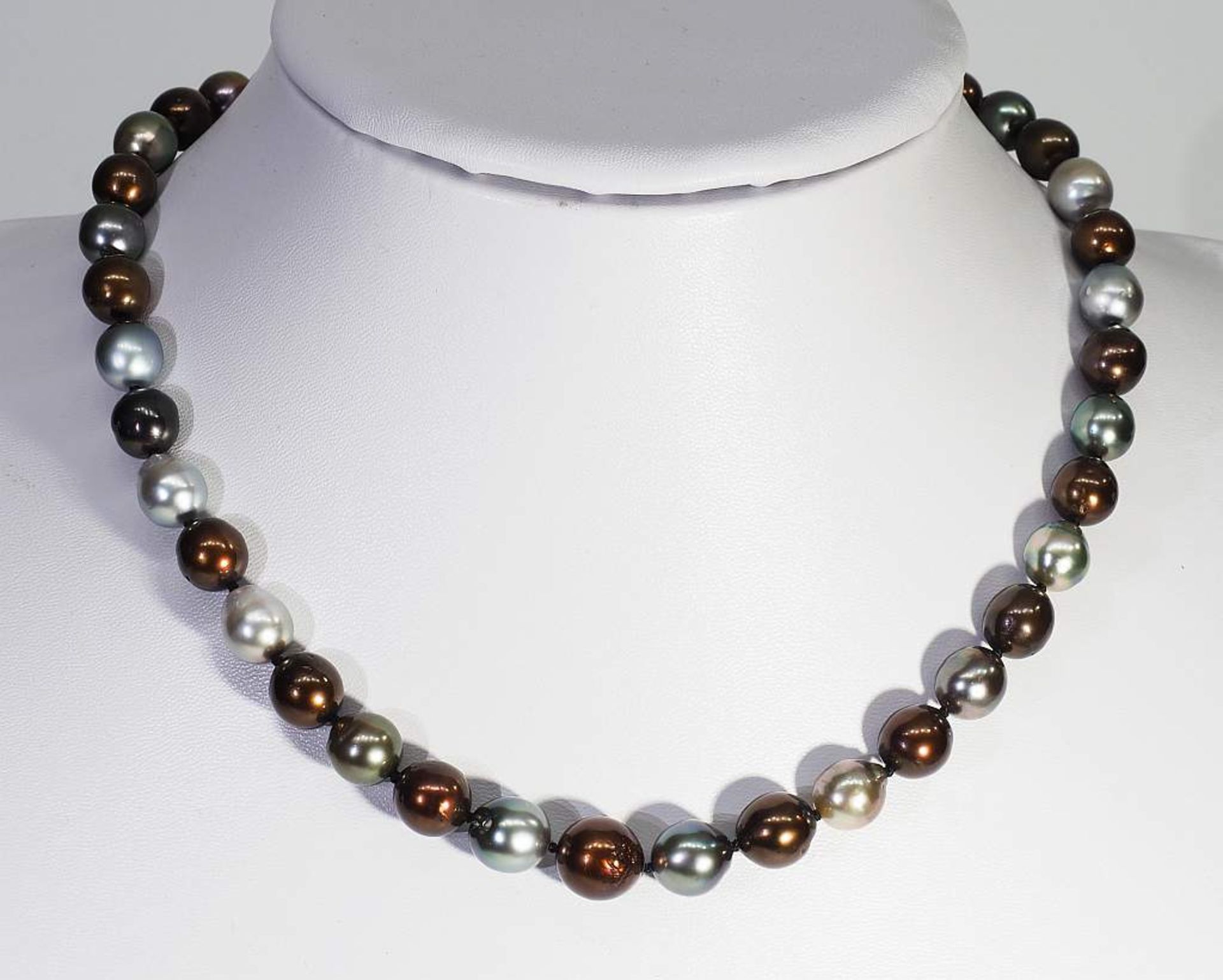 Multi-Color-Tahiti Perlenkette mit 585er Kugelschließe. Multi-Color-Tahiti Perlenkette mit 585er - Bild 2 aus 6