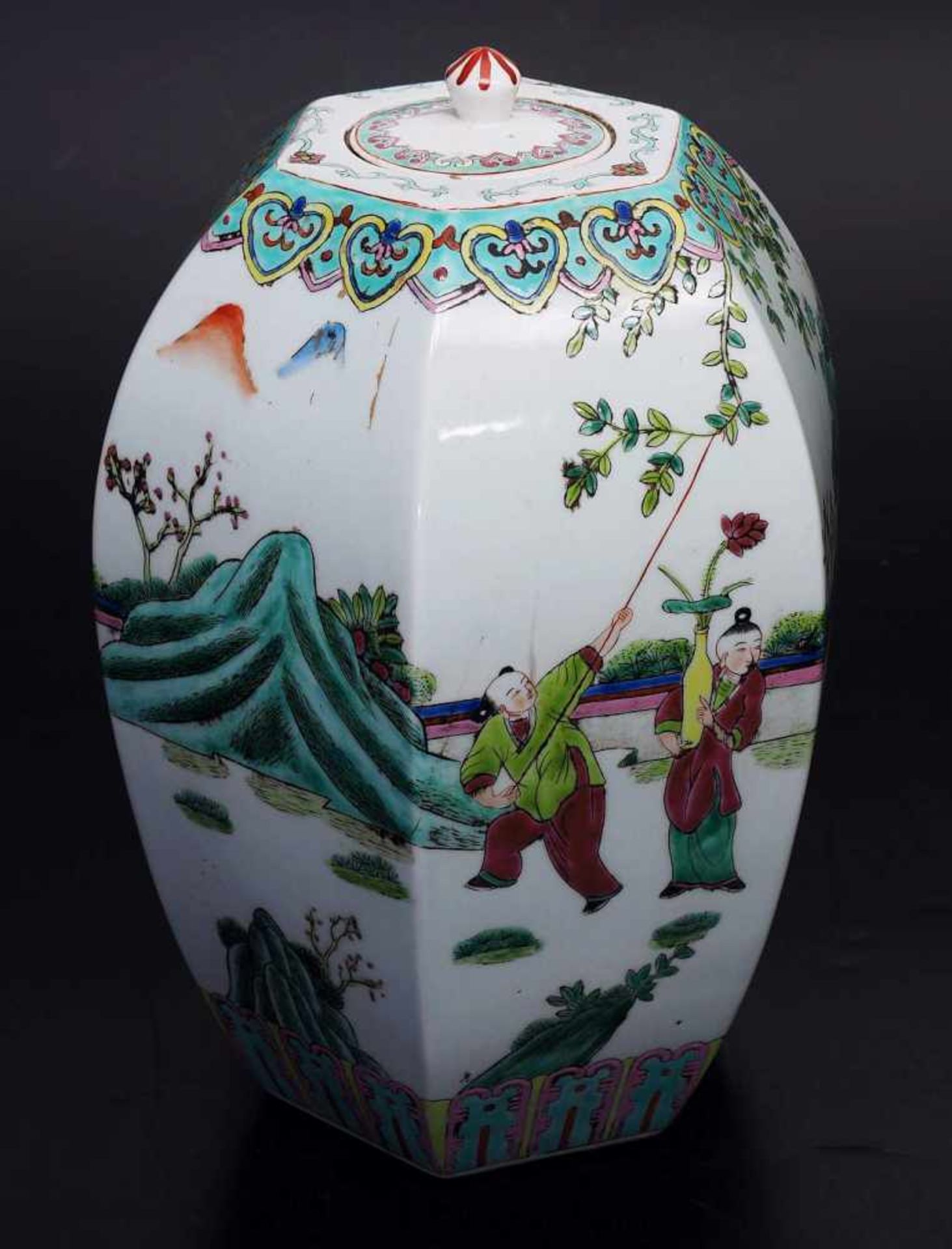 Deckelvase/Deckeldose. CHINADeckelvase/Deckeldose. CHINA. Sechseckige Form, farbige Bemalung mit - Image 3 of 6