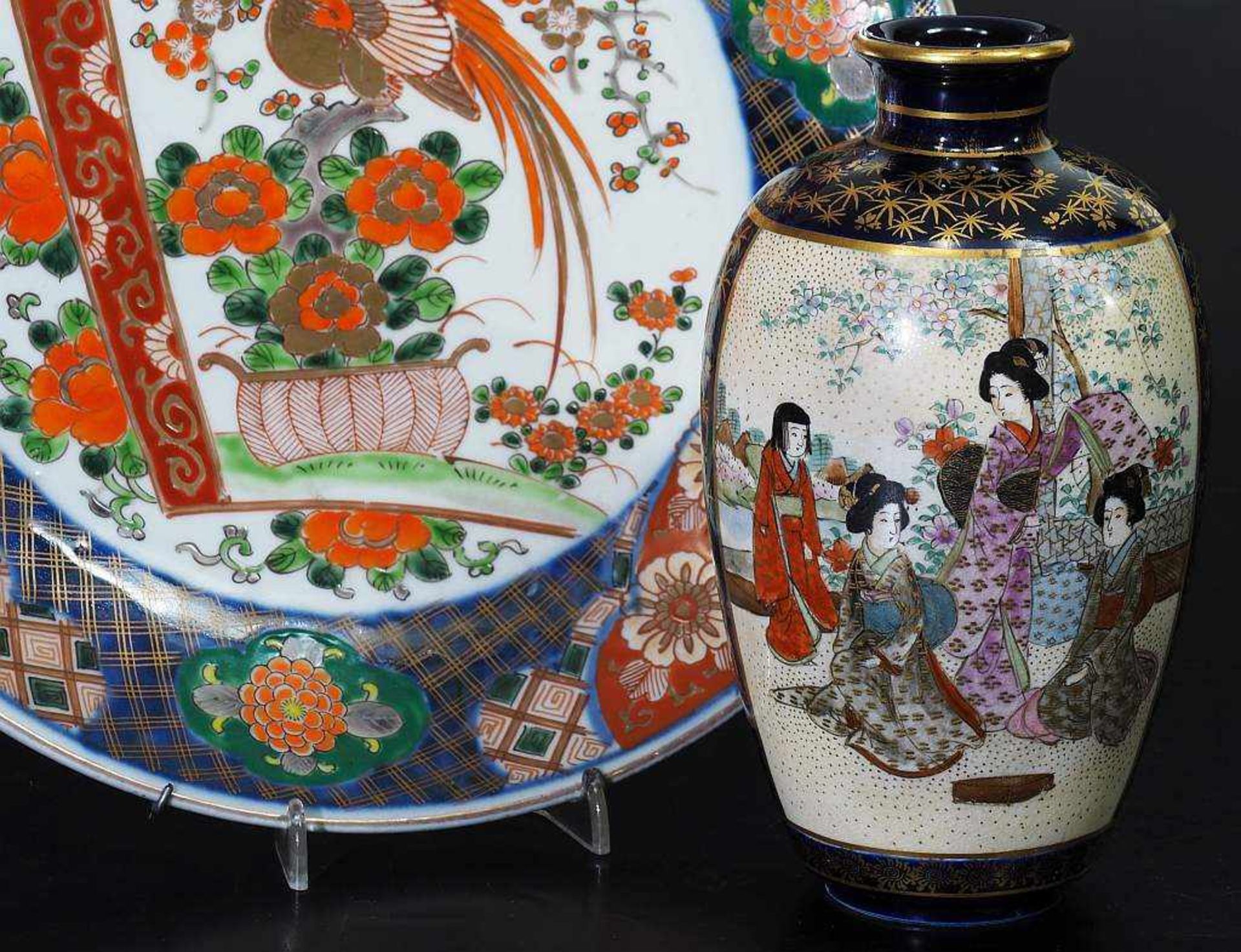 Wandteller. Vase. JAPAN 20. Jahrhundert. 1) Wandteller in Wandhalterung. JAPAN, 20. Jahrhundert. - Image 3 of 6