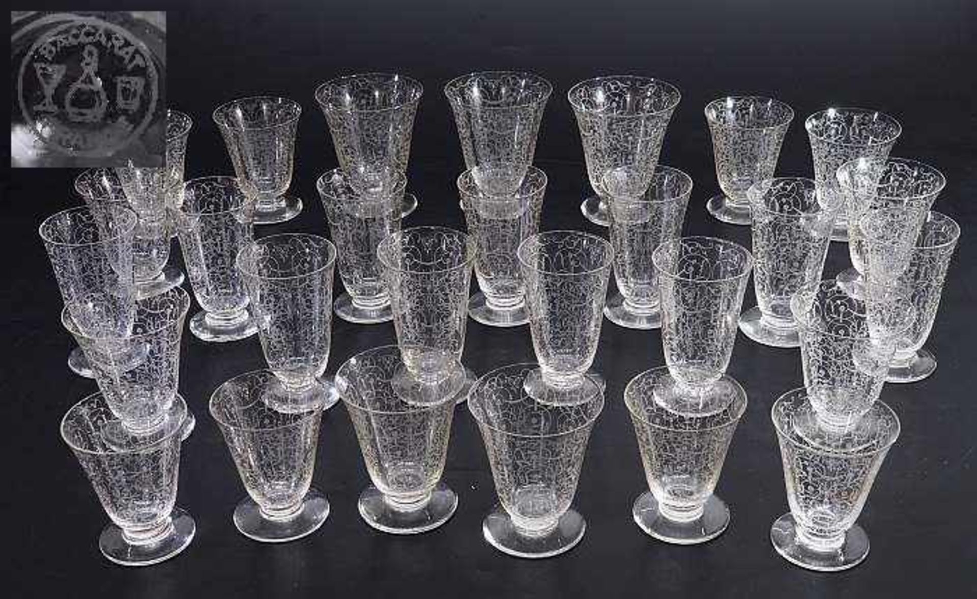 Trinkglasserie BACCARAT. Trinkglasserie BACCARAT. Klarglas, Wandung mit aufwendig geätzem