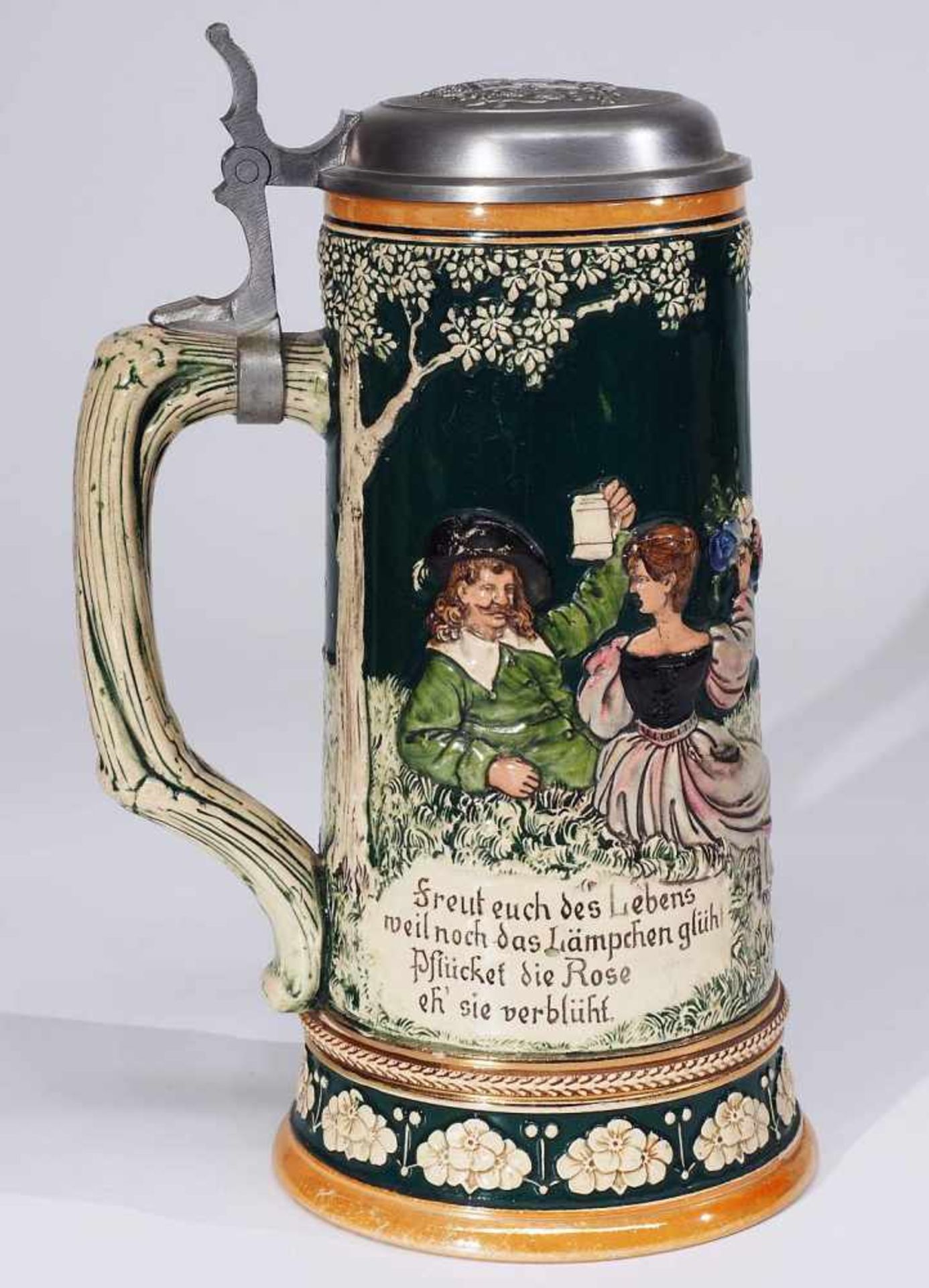 Bierkrug mit Reliefdekor und Zinndeckel. Bierkrug mit Reliefdekor und Zinndeckel. 20. Jahrhundert. - Bild 4 aus 7