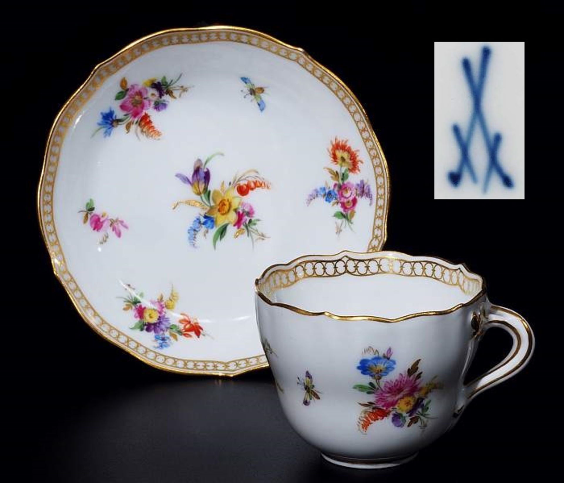 Moccatasse, Untertasse. MEISSEN um 1860.Moccatasse, Untertasse. MEISSEN um 1860, 1. Wahl. Farbige