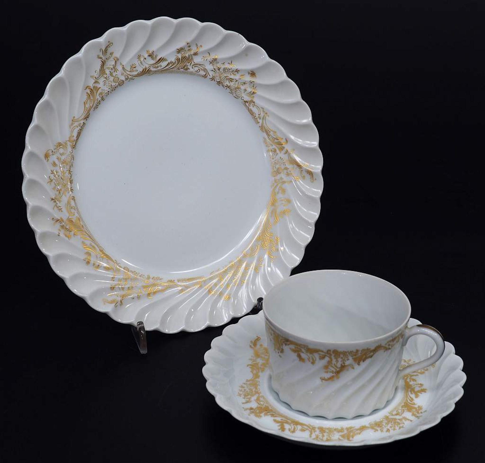 LIMOGES/France, Restservice. LIMOGES/France, Restservice. Weißporzellan, Randbordüre floral gold - Bild 6 aus 8