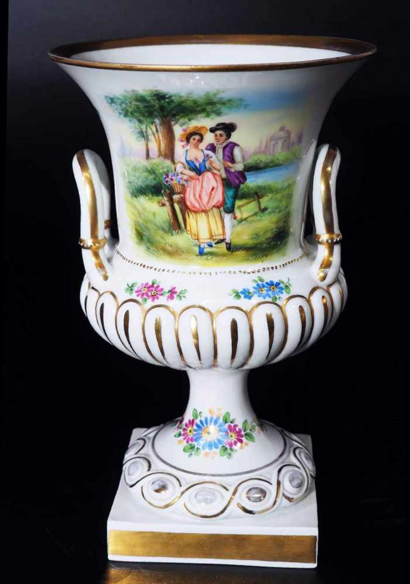 Pokalvase im Capodimonte-Sti. Pokalvase im Capodimonte-Sti. 20. Jahrhundert. Vase in Amphorenform, - Bild 2 aus 7