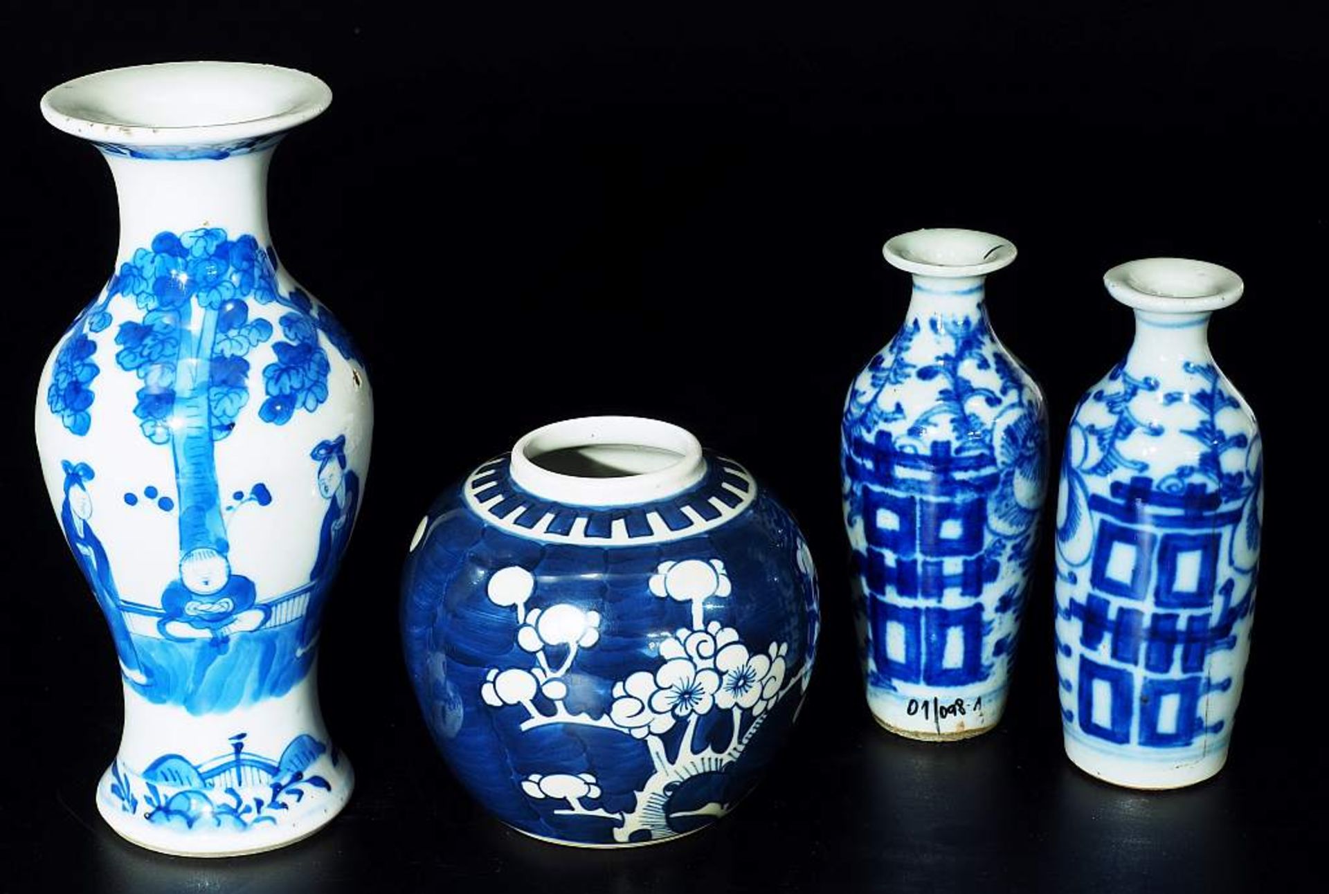 Konvolut Vasen, 4 Stück. China. Konvolut Vasen, 4 Stück. China. 20. Jahrhundert. Blau-weiß-Dekor, - Bild 2 aus 5