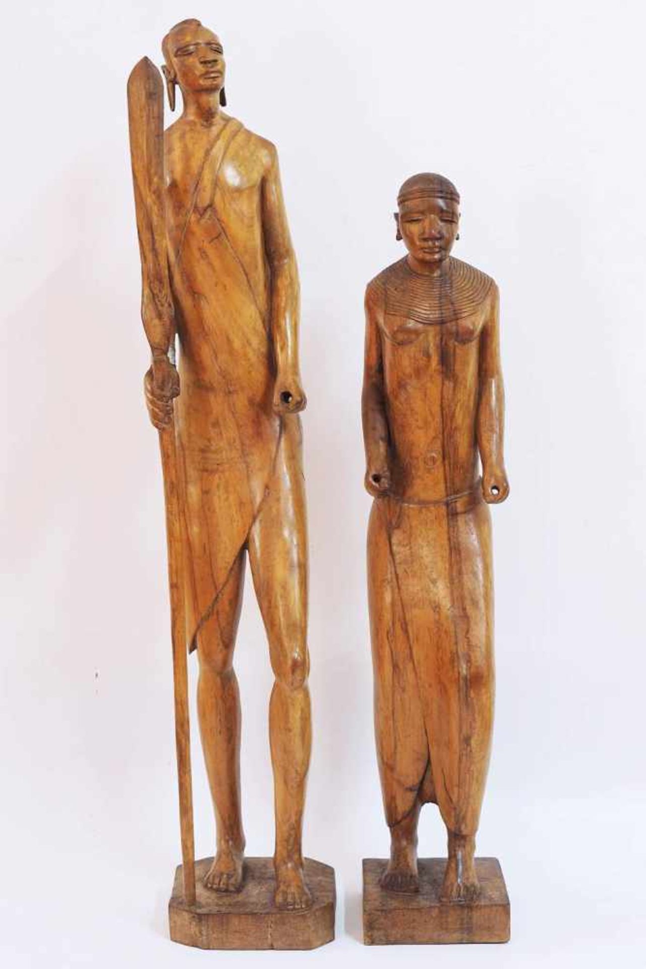 MASSAI-Krieger mit GefährtinMASSAI-Krieger mit Gefährtin. Afrika, 20. Jahrhundert. Tropenholz, - Bild 2 aus 6