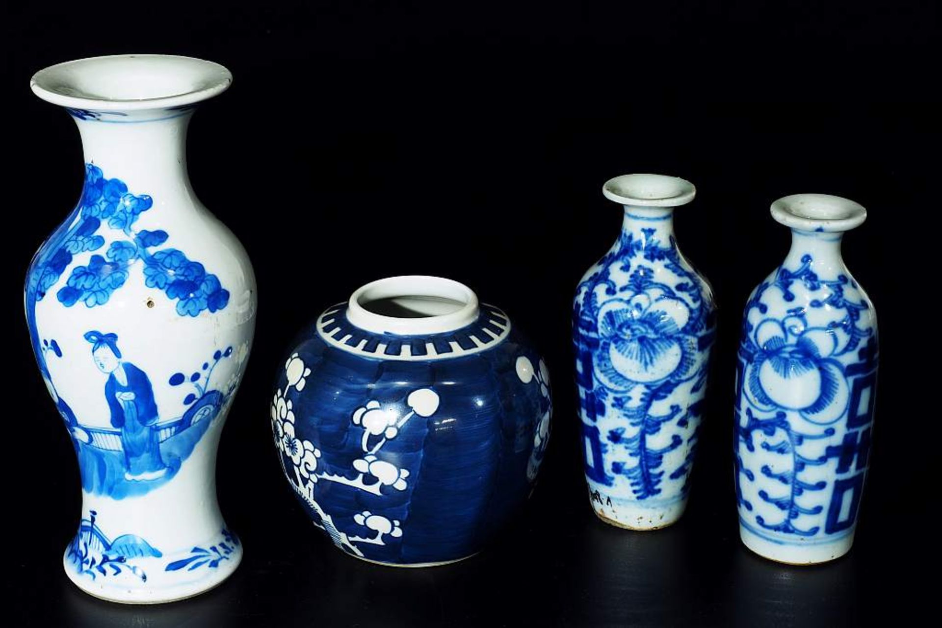 Konvolut Vasen, 4 Stück. China. Konvolut Vasen, 4 Stück. China. 20. Jahrhundert. Blau-weiß-Dekor, - Bild 3 aus 5