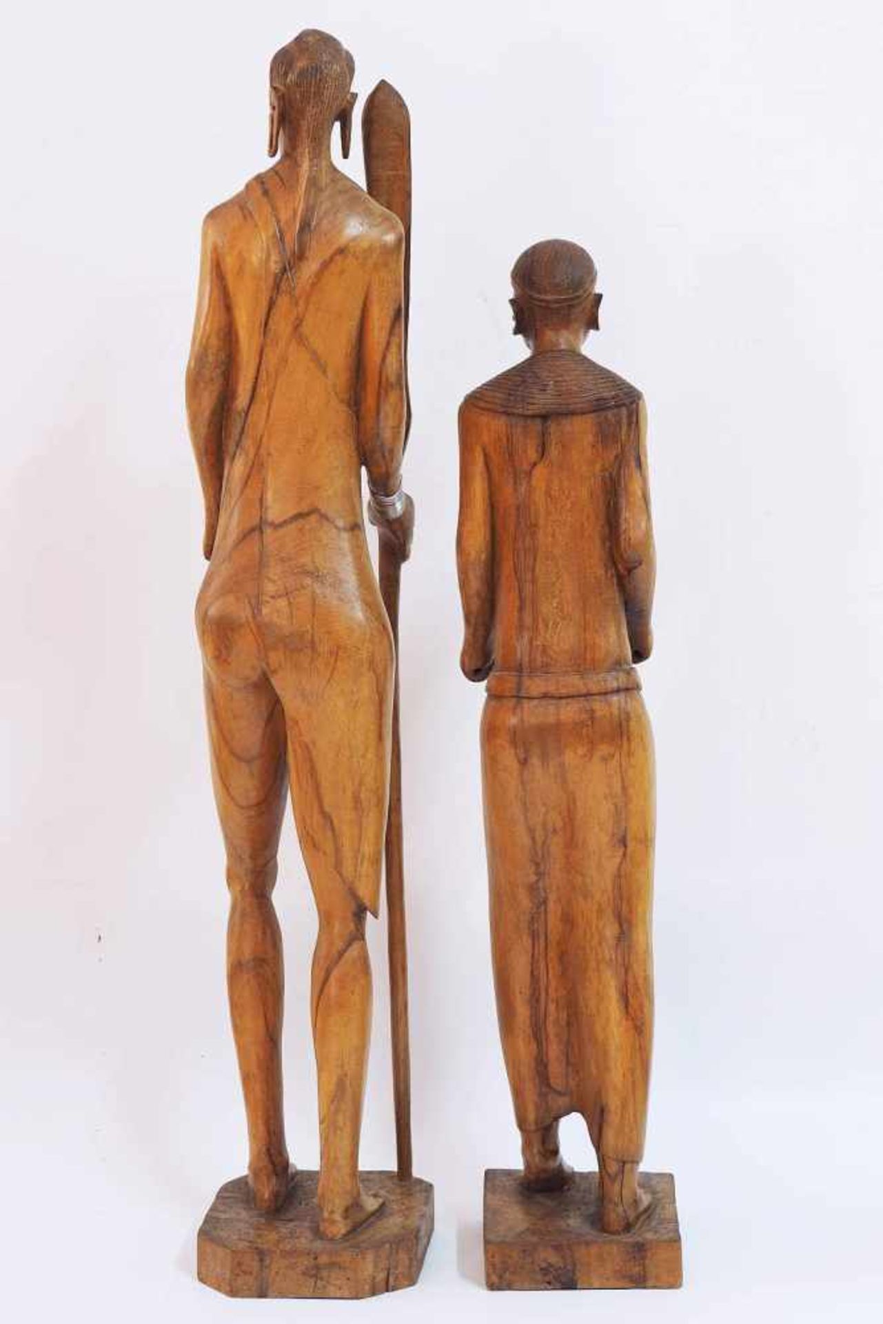 MASSAI-Krieger mit GefährtinMASSAI-Krieger mit Gefährtin. Afrika, 20. Jahrhundert. Tropenholz, - Bild 3 aus 6