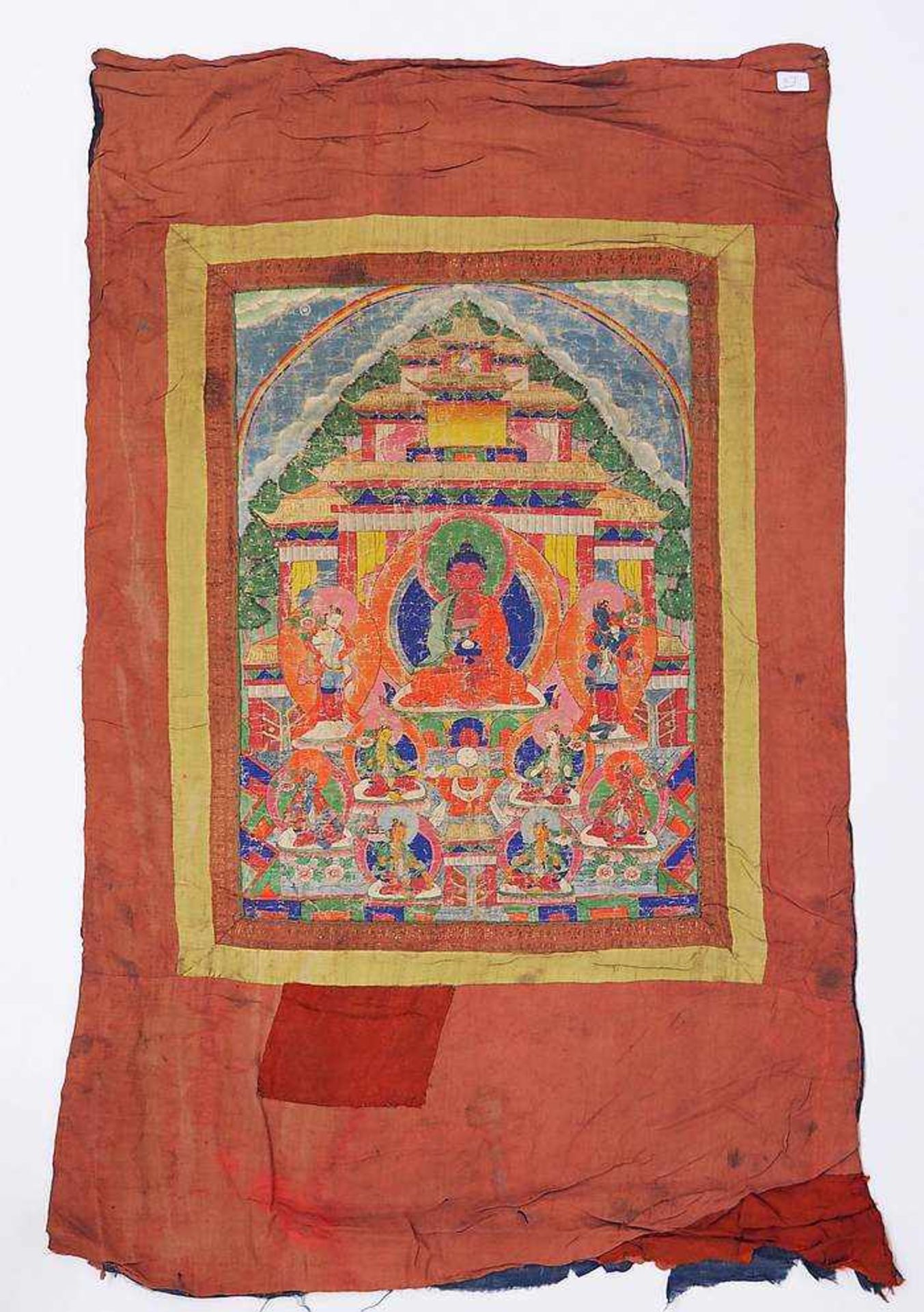 Thangka mit verschiedenen Budda-Darstellungen und Vorhang. Thangka mit verschiedenen Budda-