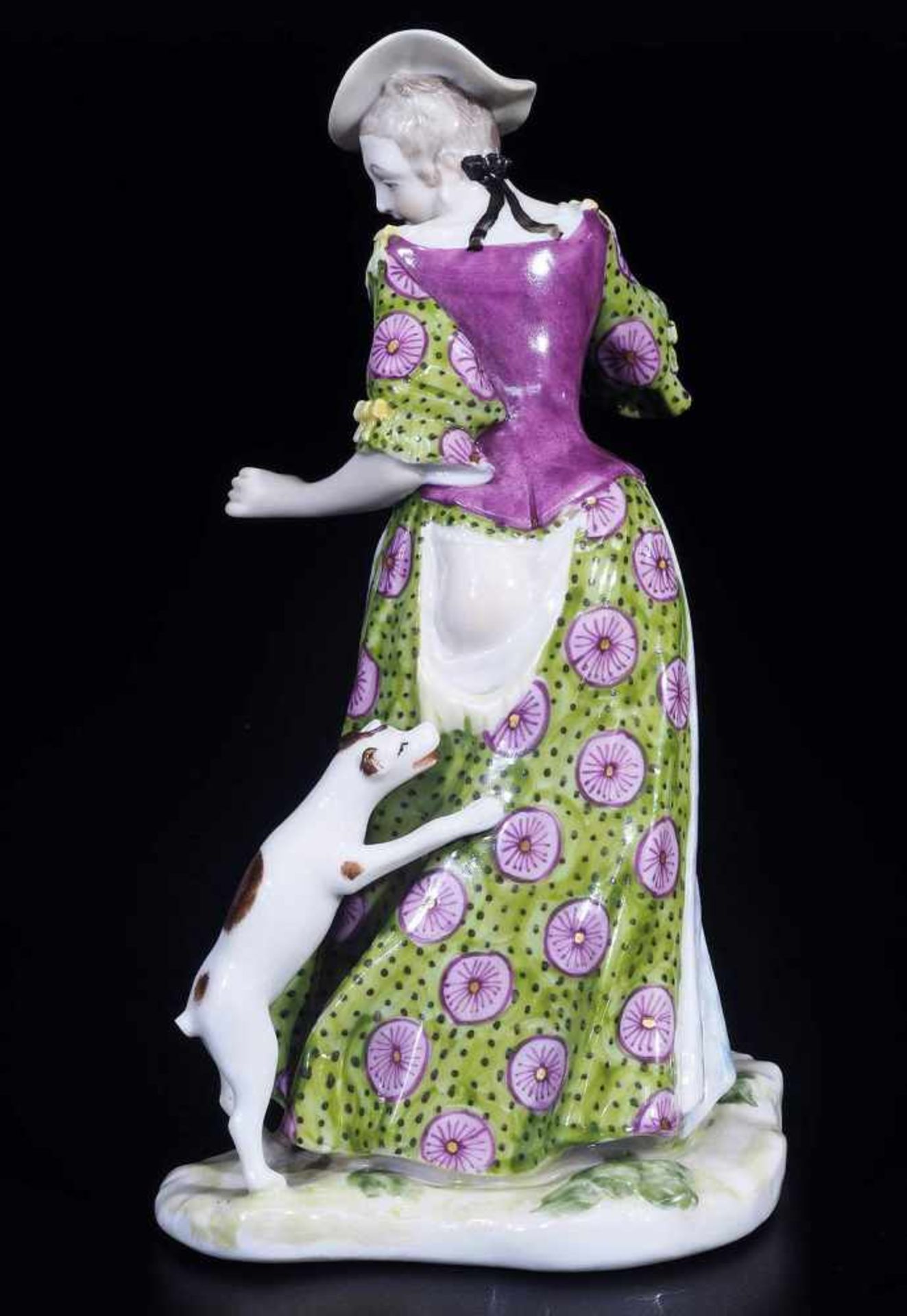 Figurine "Dame mit Hut von Hündchen angefallen". Figurine "Dame mit Hut von Hündchen angefallen". - Bild 4 aus 9