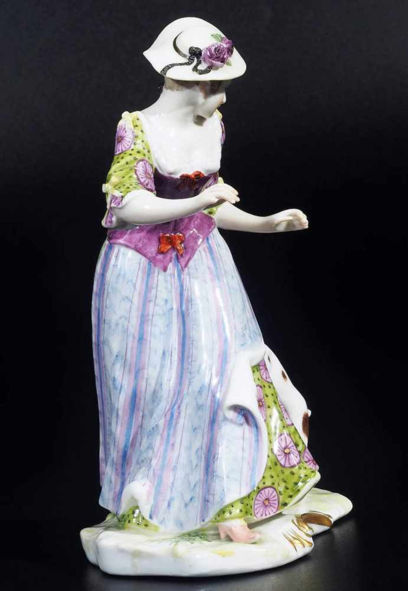 Figurine "Dame mit Hut von Hündchen angefallen". Figurine "Dame mit Hut von Hündchen angefallen". - Bild 6 aus 9