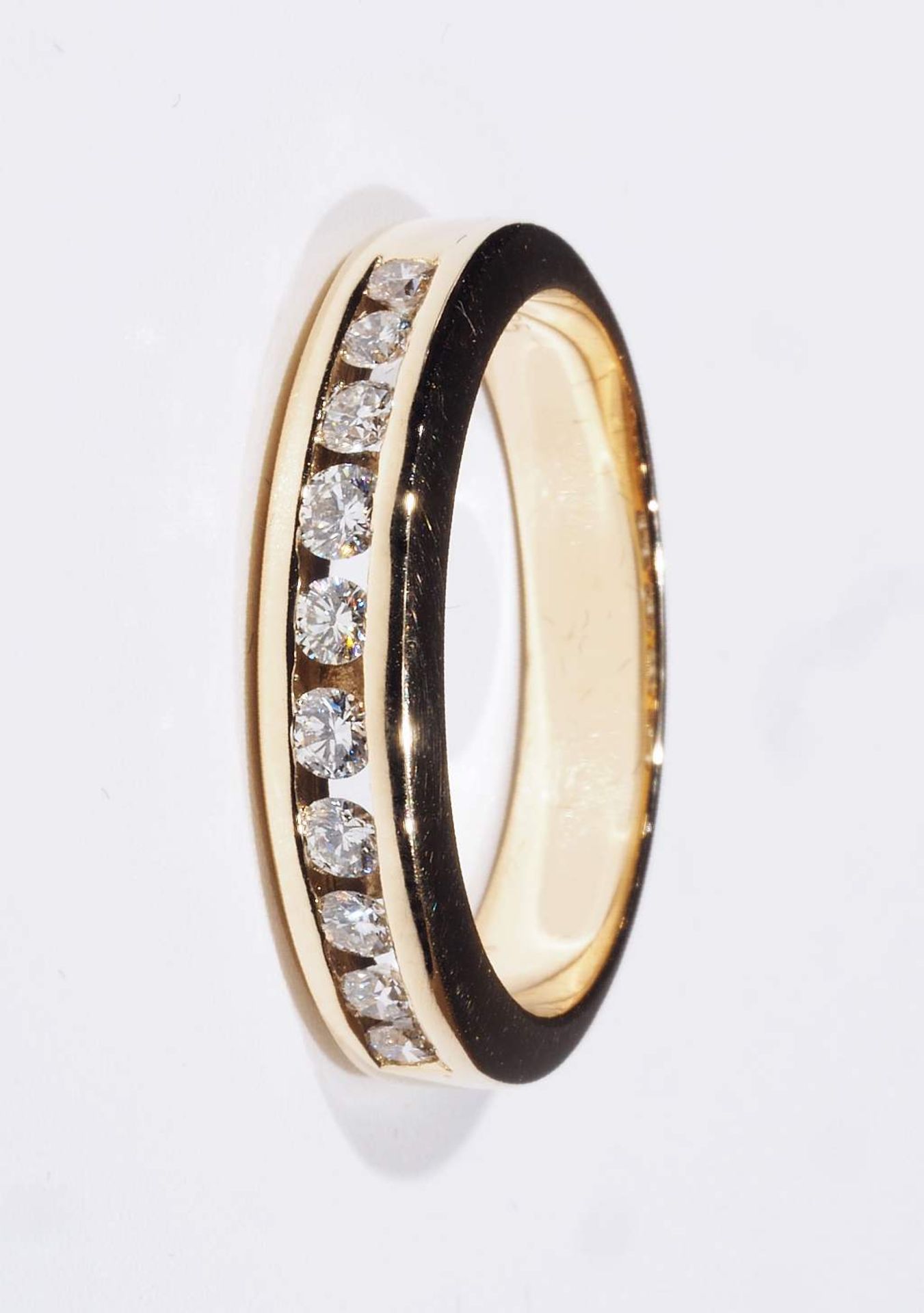Halbmemoire Ring mit Brillanten. Halbmemoire Ring mit Brillanten. 585er Gelbgold, besetzt mit ca. - Image 2 of 5
