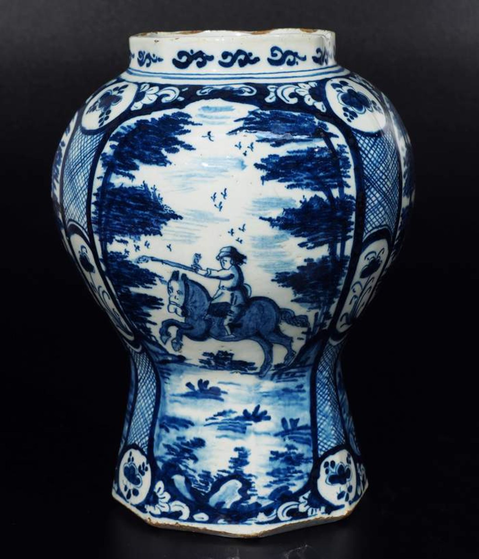 Blau-weiß Balustervase mit Architekturlandschaft.Blau-weiß Balustervase, wohl Delfter Fayence,