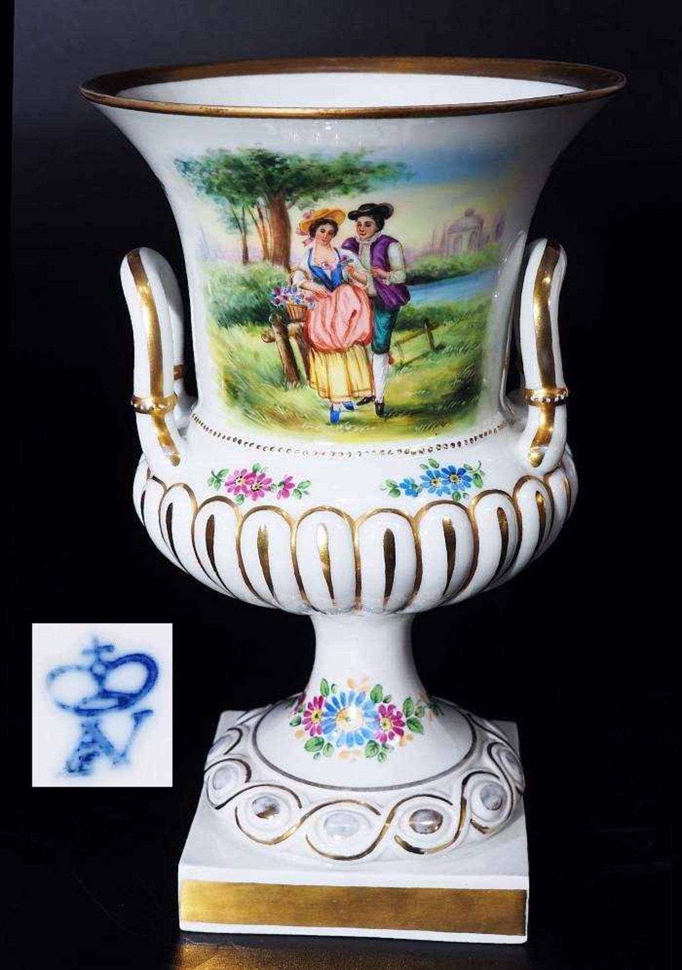 Pokalvase im Capodimonte-Sti. Pokalvase im Capodimonte-Sti. 20. Jahrhundert. Vase in Amphorenform,