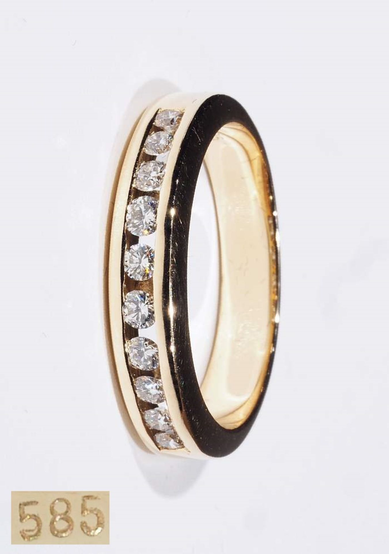 Halbmemoire Ring mit Brillanten. Halbmemoire Ring mit Brillanten. 585er Gelbgold, besetzt mit ca.