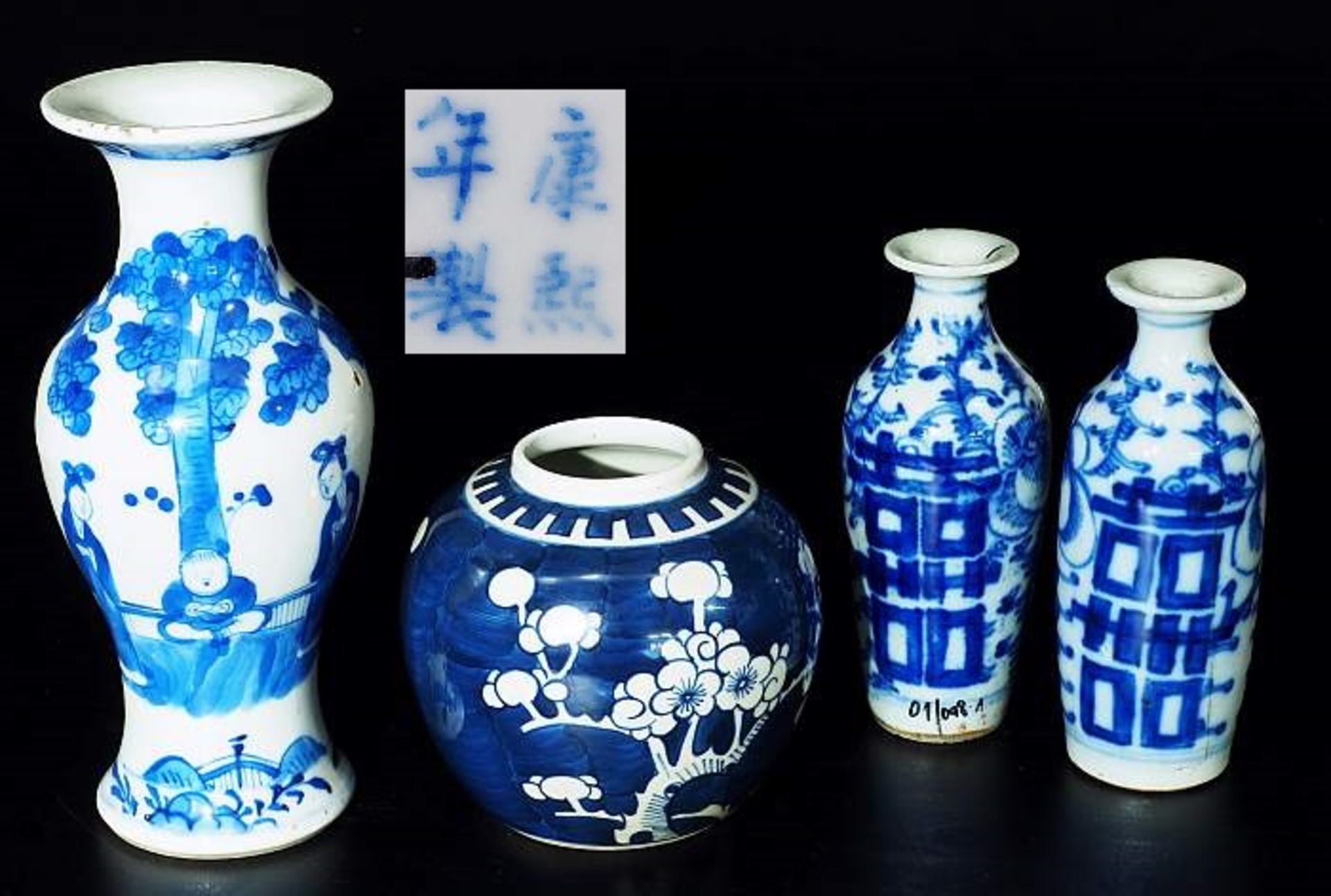 Konvolut Vasen, 4 Stück. China. Konvolut Vasen, 4 Stück. China. 20. Jahrhundert. Blau-weiß-Dekor,