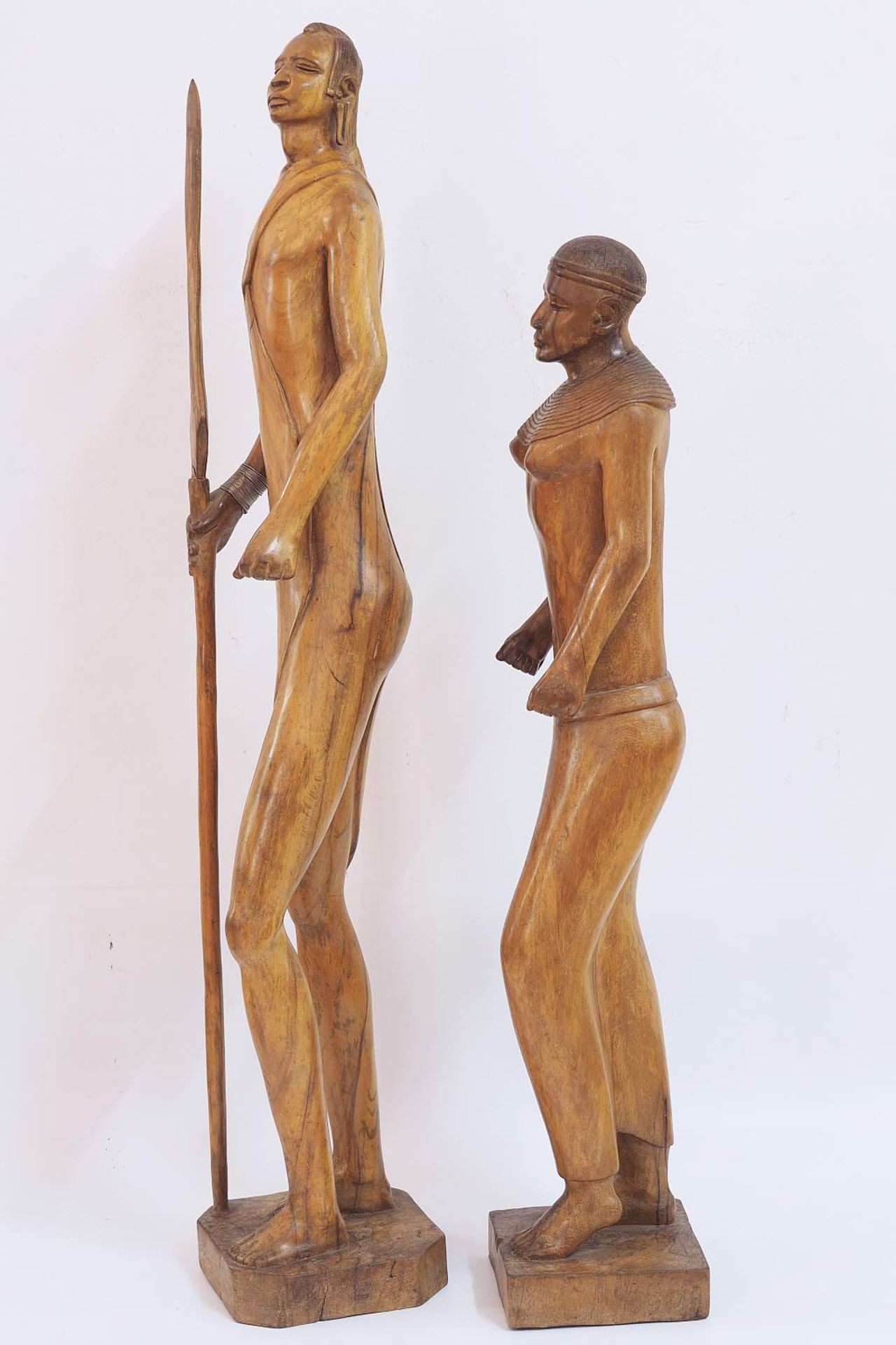 MASSAI-Krieger mit GefährtinMASSAI-Krieger mit Gefährtin. Afrika, 20. Jahrhundert. Tropenholz, - Bild 4 aus 6